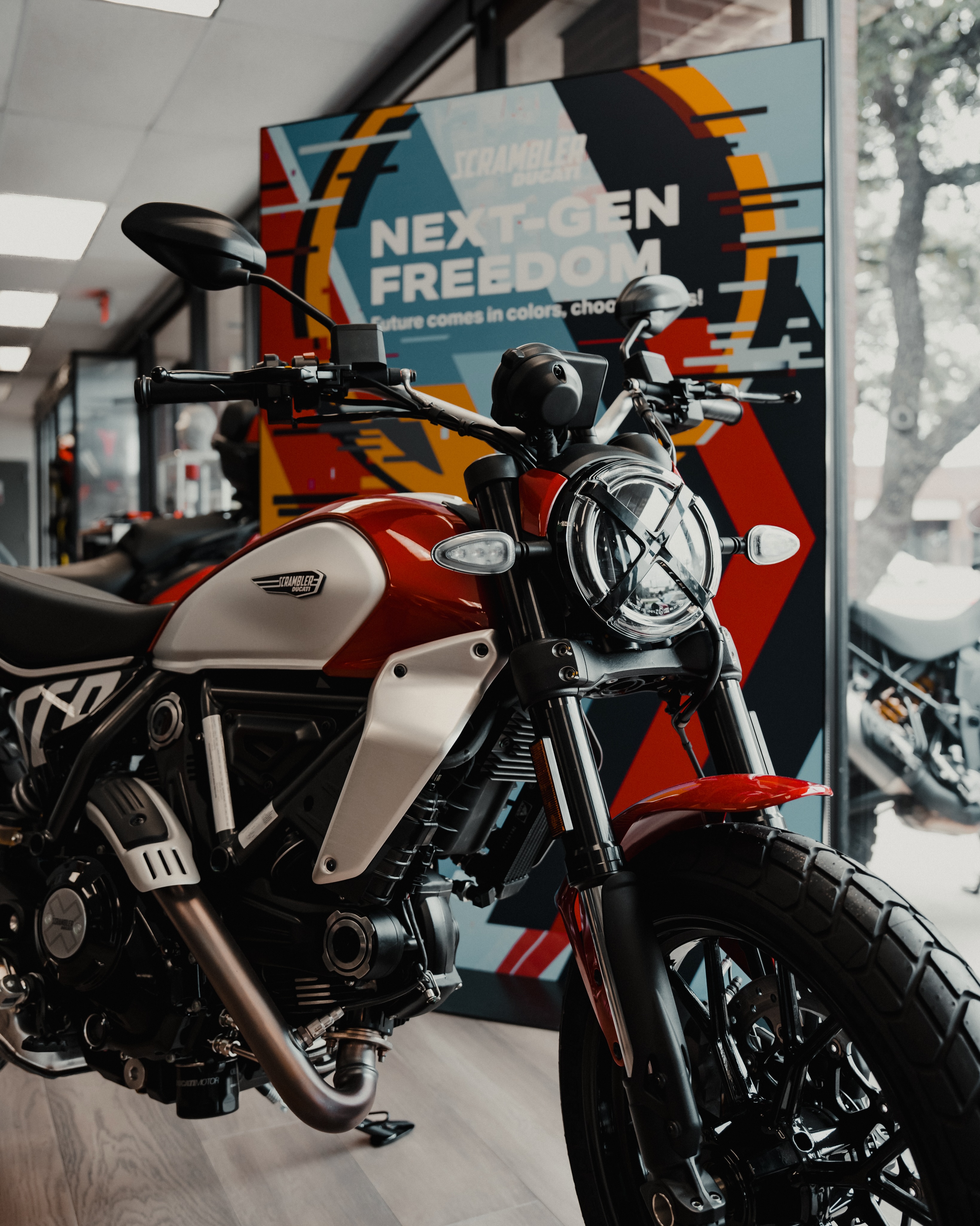 Panigale V4 S in Ducati Red. Multistrada V2 S in Storm Green