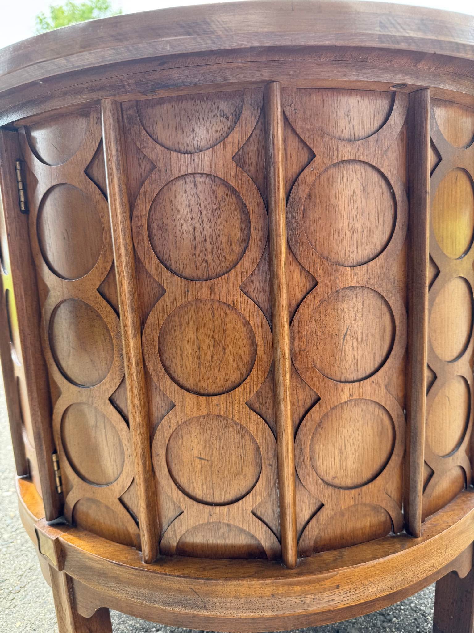 Pair of Thomasville Mid-Century Modern Round Commode End Tables/ Side ...