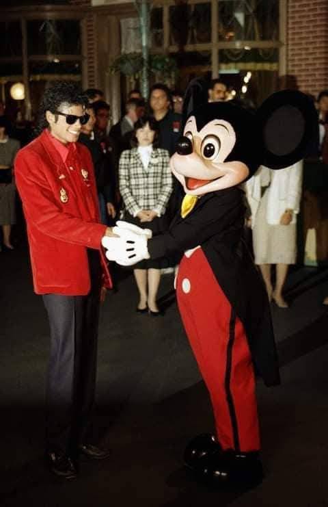 東京ディズニーFamily Entertainment マイケル•ジャクソン OnThisDay September 29, 1987. Michael Jackson spent time at Tokyo