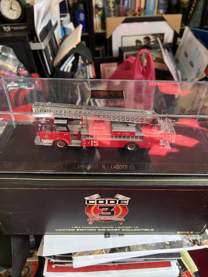 Chicago Fire Department Engine 17 model by Code 3 Collectibles