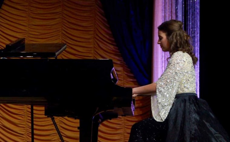Miss Bardstown's... - Miss Bardstown's Outstanding Teen 2021