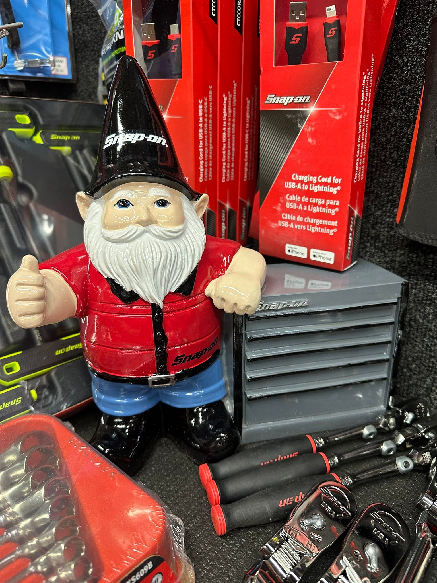 The Snapon Gnome is back with his new Snapon roll cab! Come on the