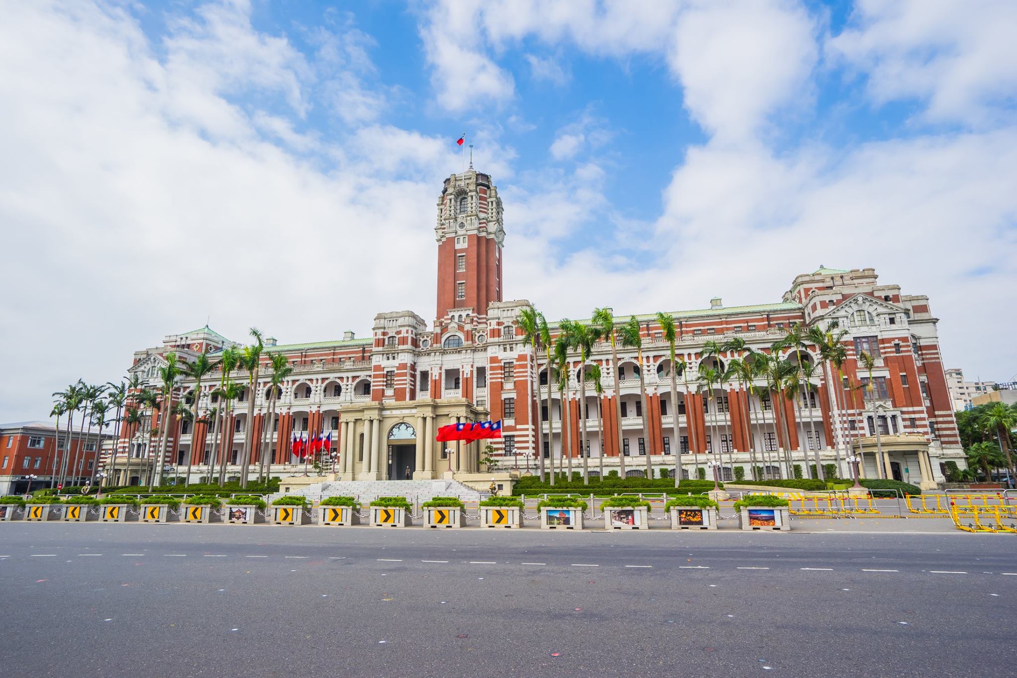 游台灣-台灣旅遊第一站 - 沒想到這麼容易就進去了~限定假日開放免預約! 【台北 總統府】... | Facebook