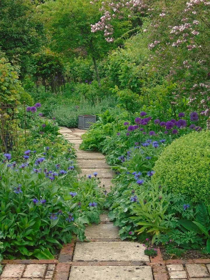 Old Bladbean Stud Gardens - Mother nature has got her paint box out at ...