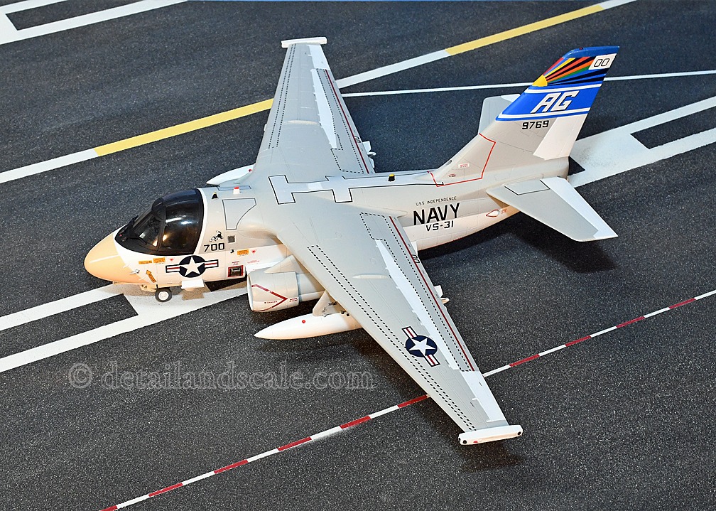 Detail - Bert Kinzey posts: Nice landing shot of an F/A-18F Super