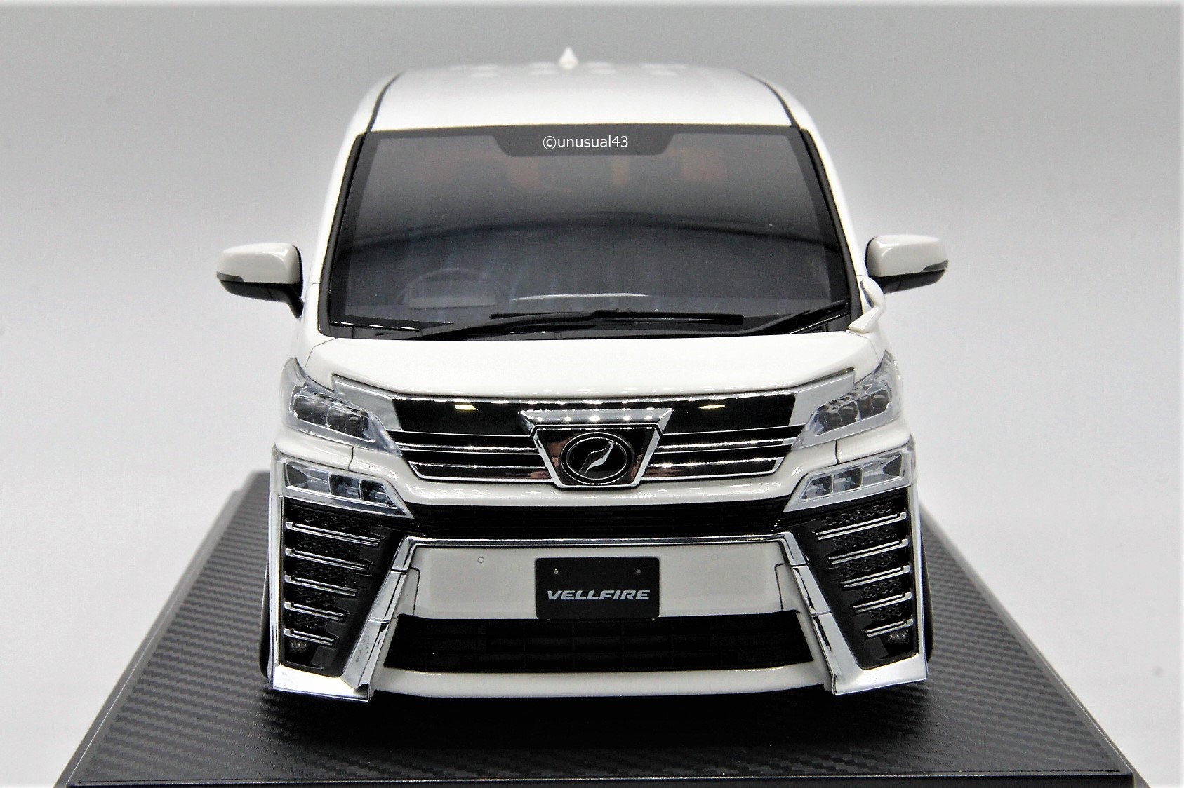 1/18th Ignition Model Toyota Vellfire ZG White with BBS Wheel. Do
