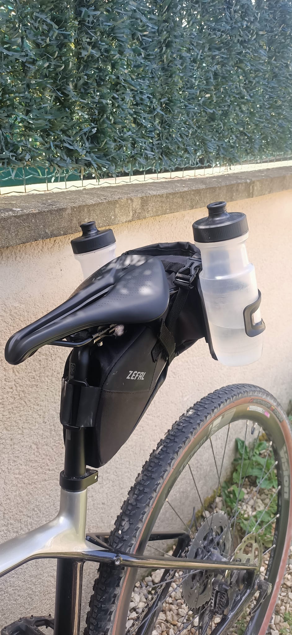 Base de montage de porte-bidon de vélo, 107 x 12 x 8 mm 4 trous supports de cage de position de vélo, adaptateur de réglage de la position des trous