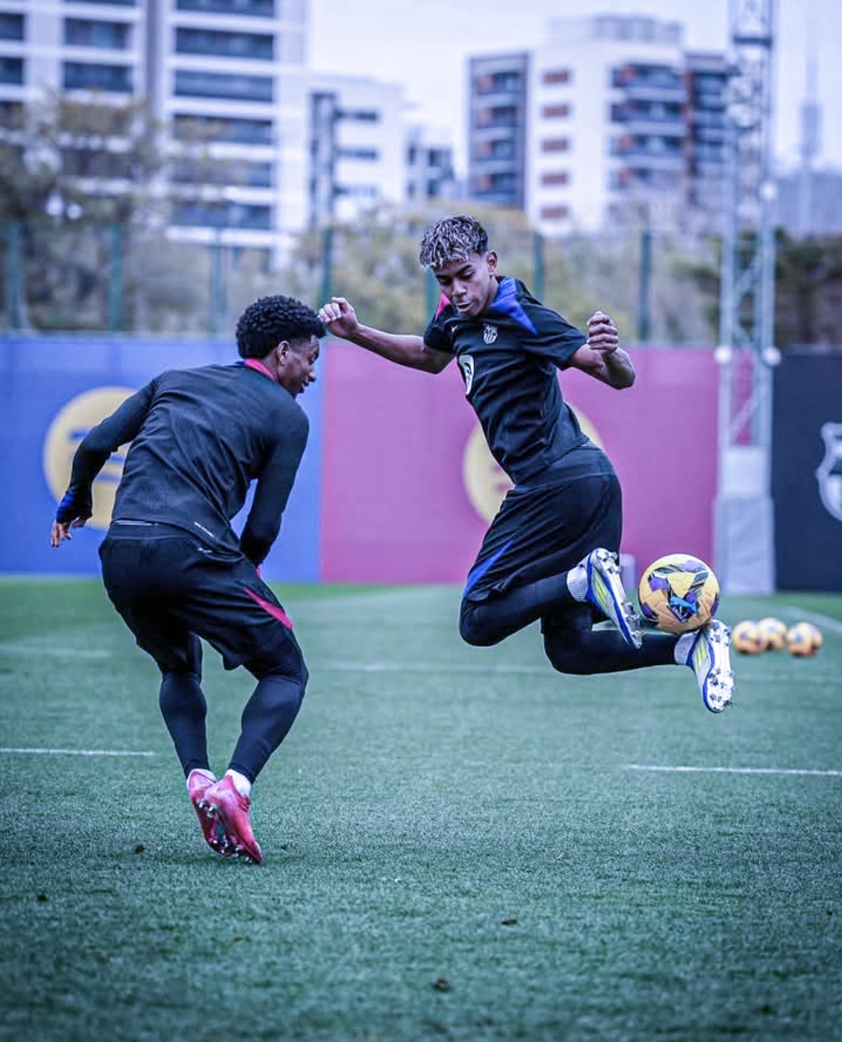 This picture of Lamine Yamal mid-rainbow flick in Barcelona 