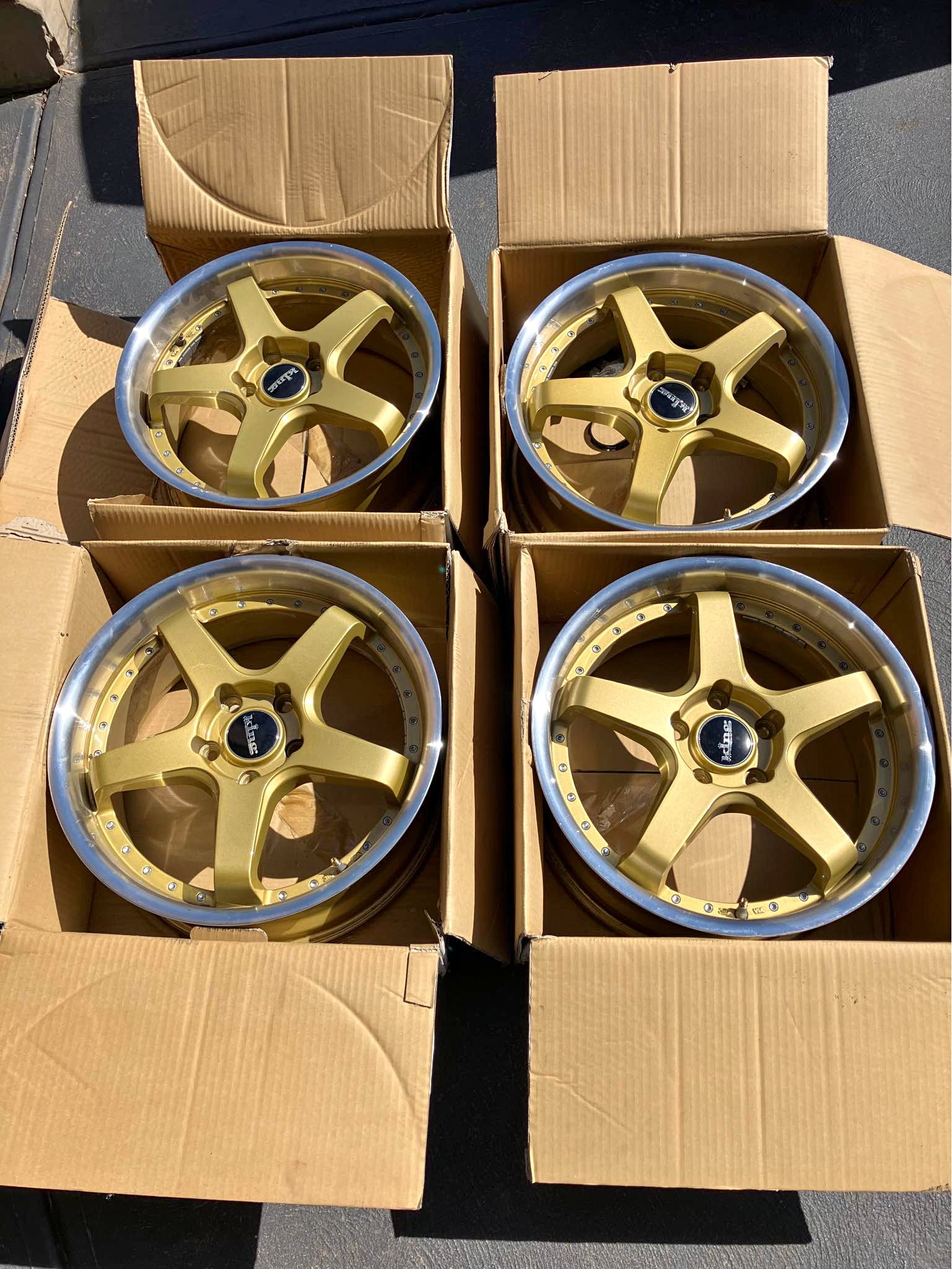 18 inch Holden commodore Gold rims - Car Wheels, Tires & Parts ...