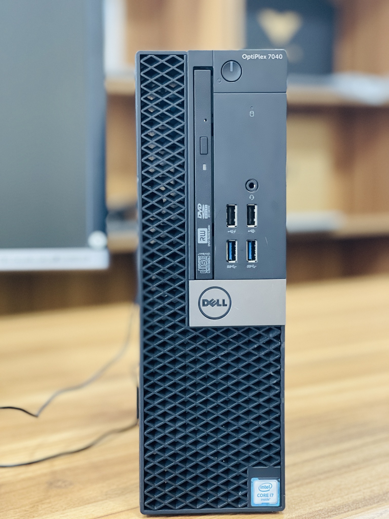 ?️ Complete Desktop Setup – 8GB / 256GB SSD / 22” IPS Monitor 