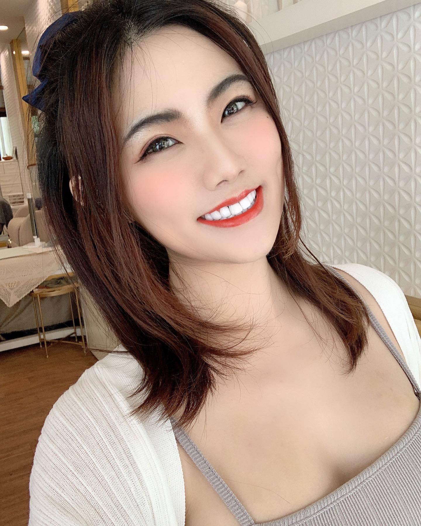 Virgina 費爵娜 猜猜看什麼不一樣惹～～ 明天公布答案 🏻 🏻 🏻 🏻 好開心 好歡喜 好自在 好棒棒