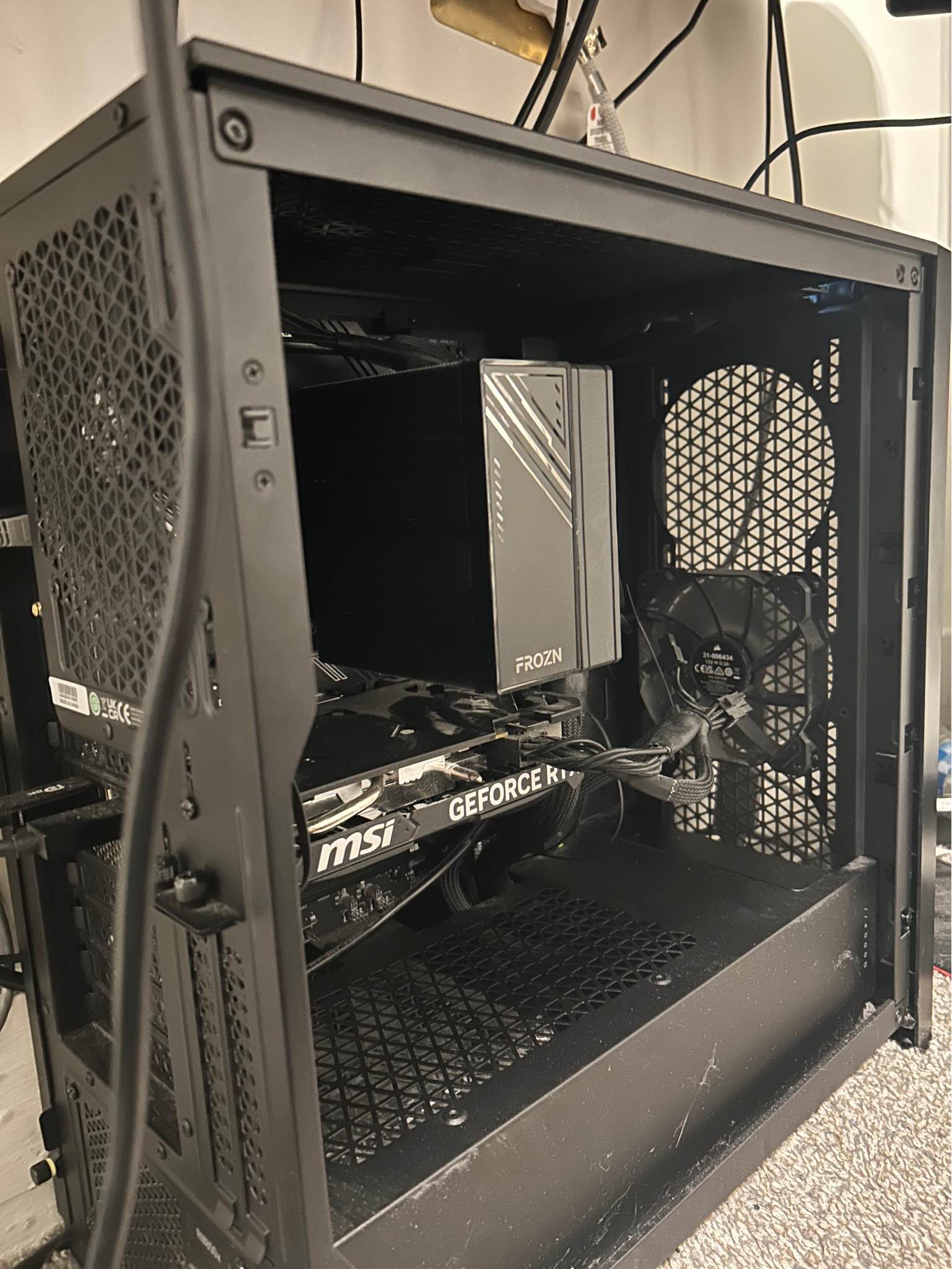CUSTOM GAMING PC AND MONITOR WITH CABLES - Desktop Computers - Toms ...