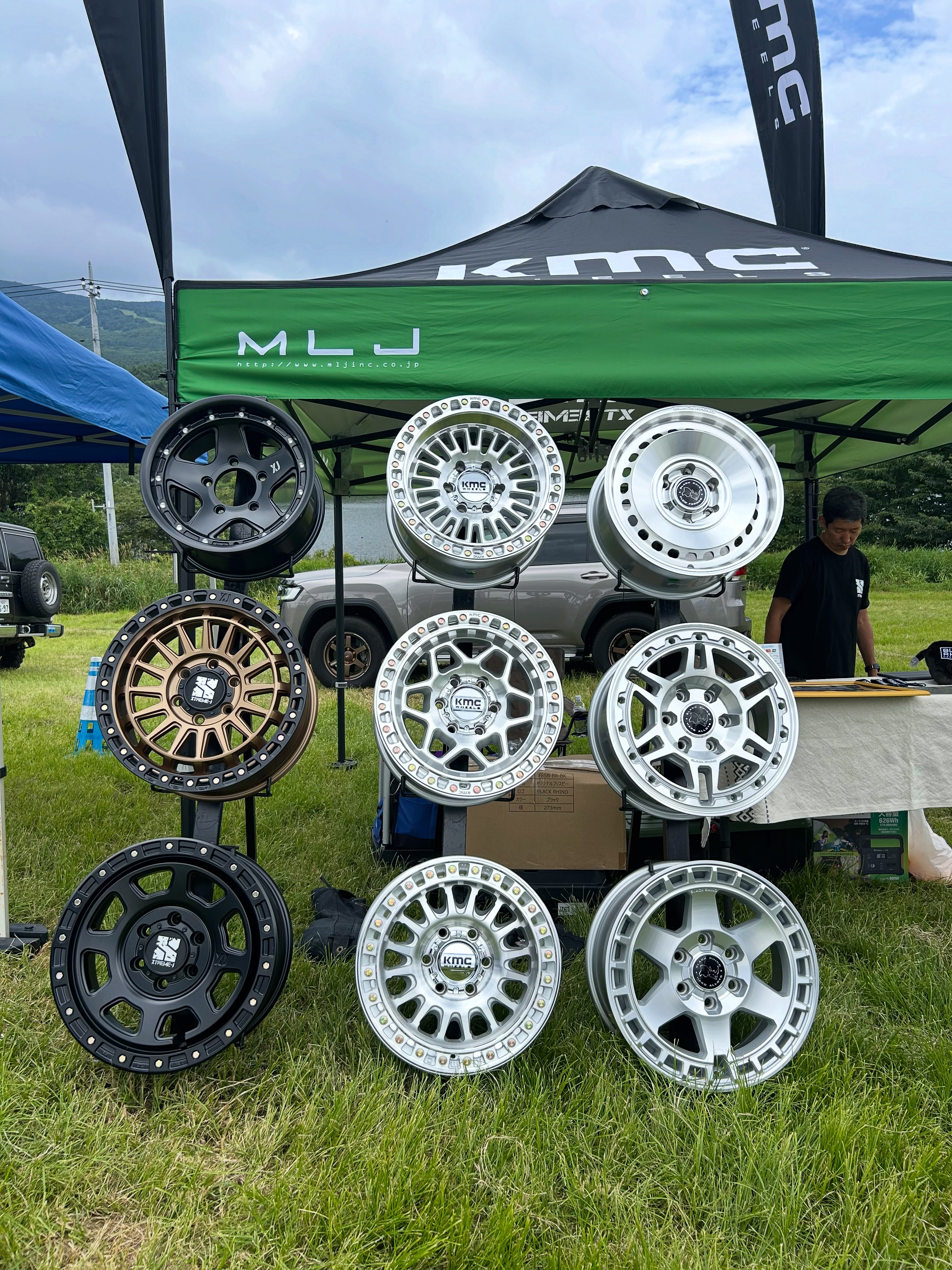 Toyota RAV4 Adventure with XTREME-J XJ04 Wheels: XJ04 16x8.0j