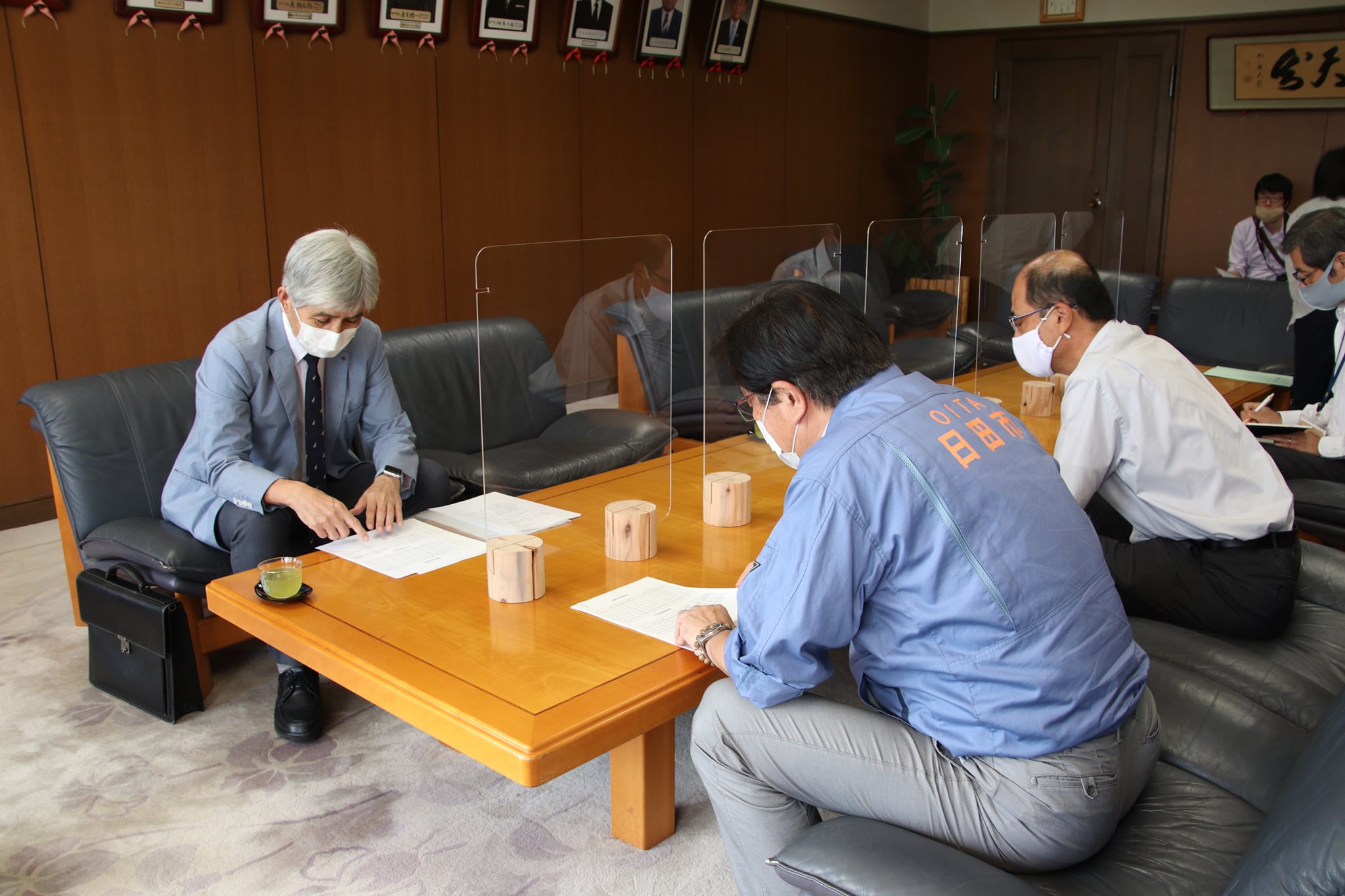 日田市役所 日田市医師会会長と日田市長が今後の感染症対策について話し合いを行いました Facebook
