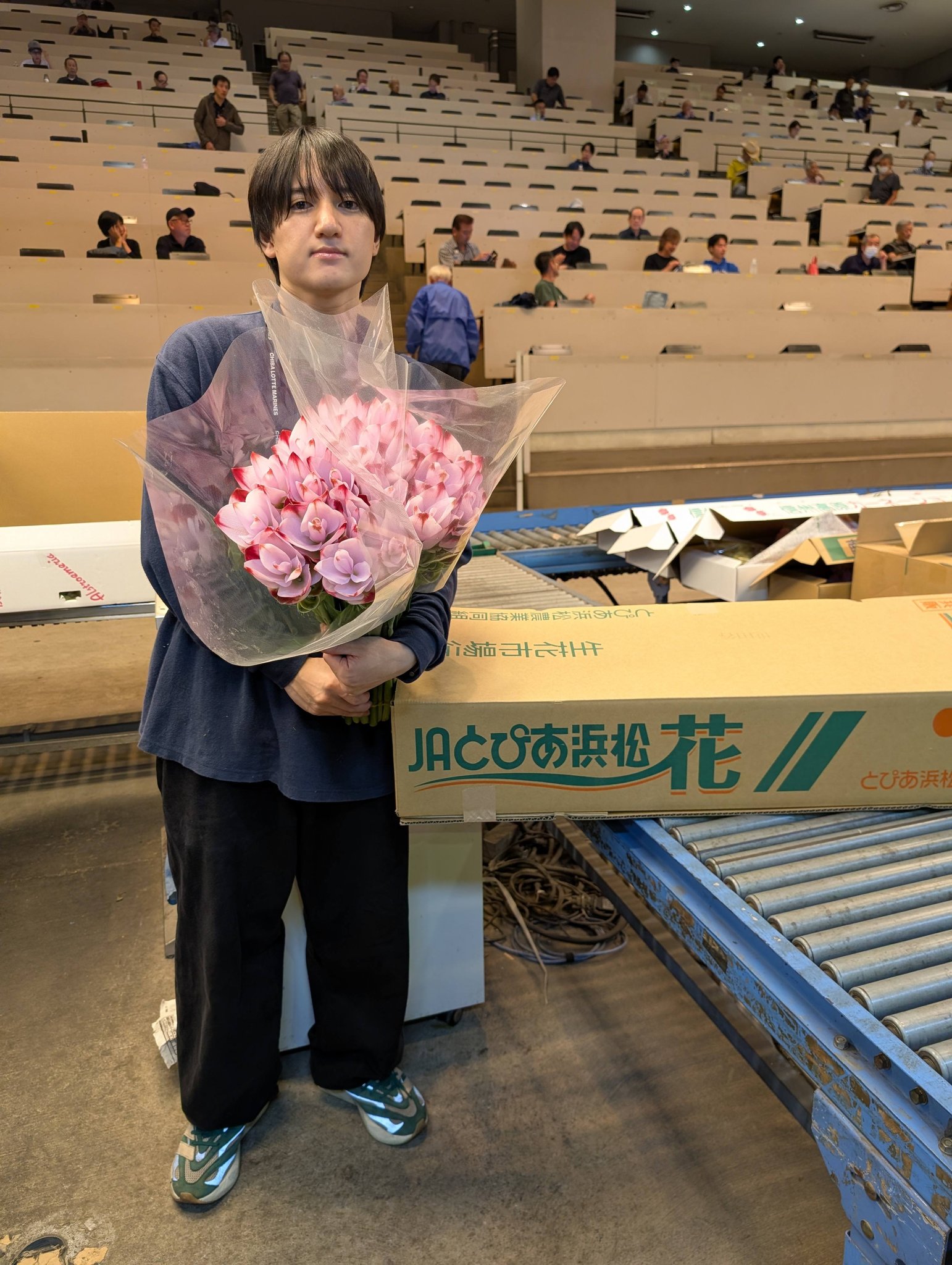 皆さん、おはようございます！ 今朝のセリ前朝礼では菊地が北海道から
