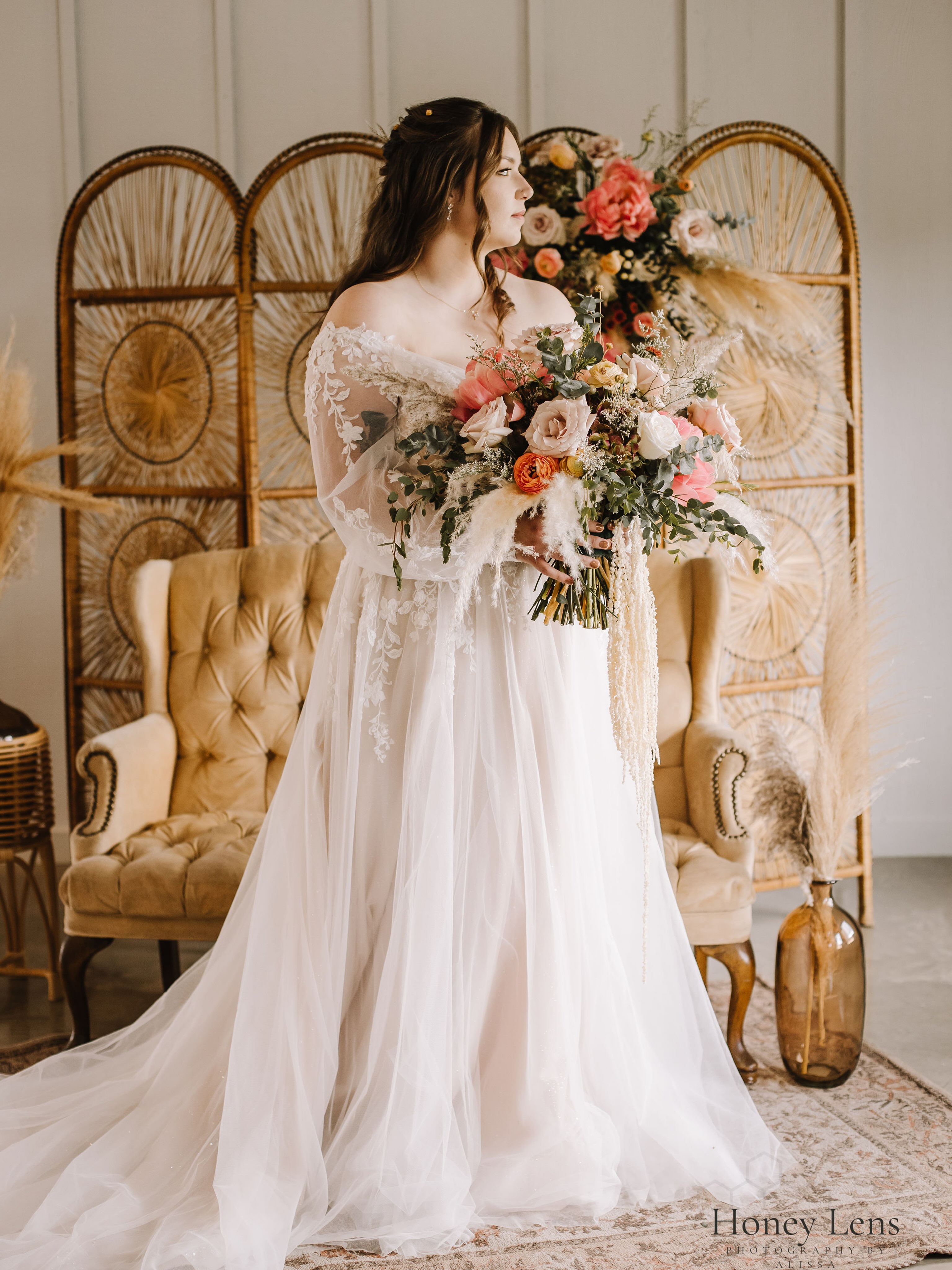 rent boho wedding dress Stunning Iowa decor at Walnut Ridge Venue Perfect for boho style