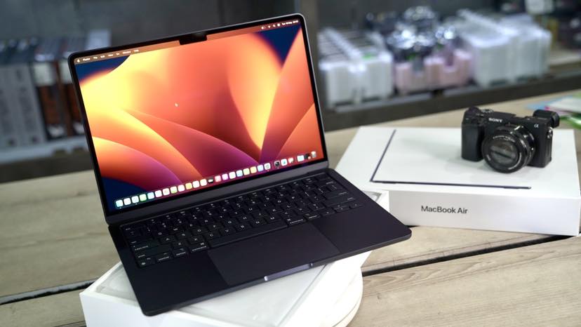 MacBook AIR 13 M2 2022🫶🥰 (None-Active 1000% new ) Chips : M2 RAM