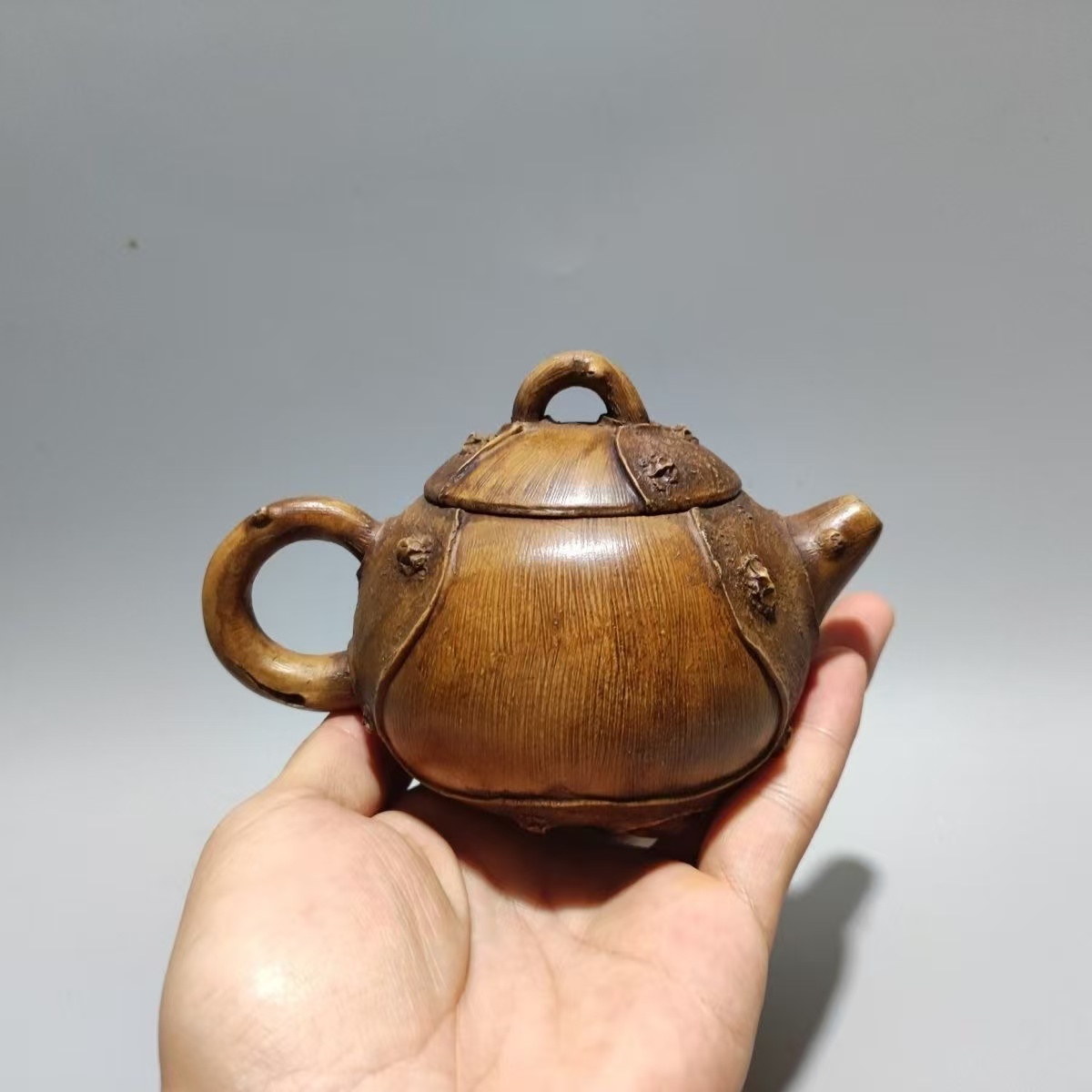 名家紫砂壺陳鳴遠品名：供春壺泥料：黃段泥容量：260cc 需要厶