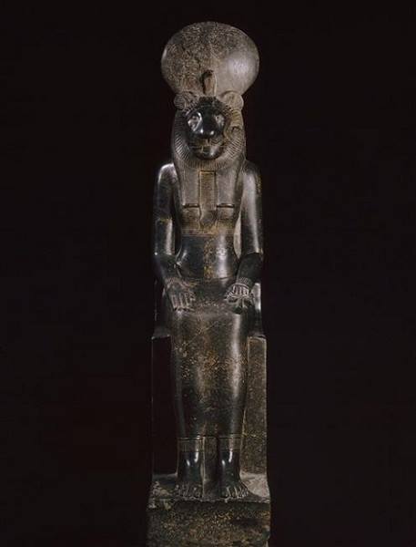 Egypt Museum - Seated statue of the lioness-headed goddess Sekhmet ...