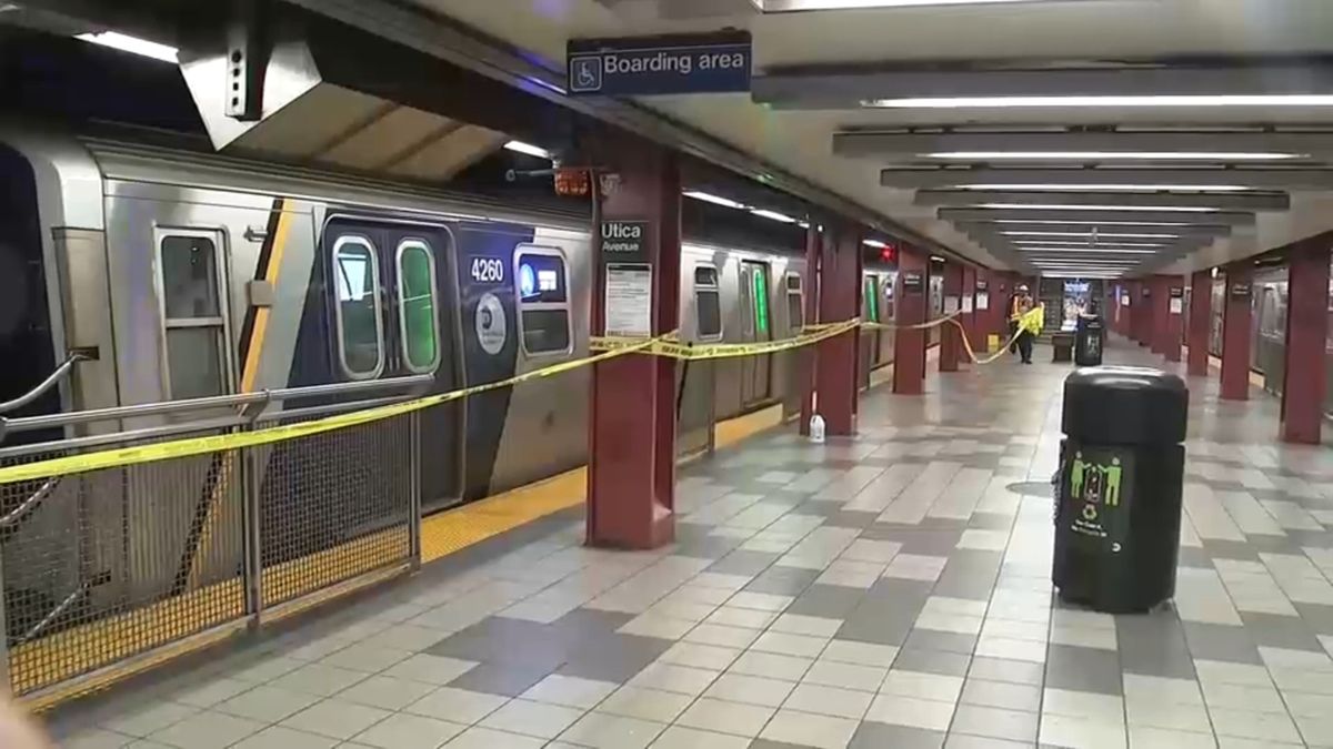 Man dragged to death after bag caught in doors of NYC train in