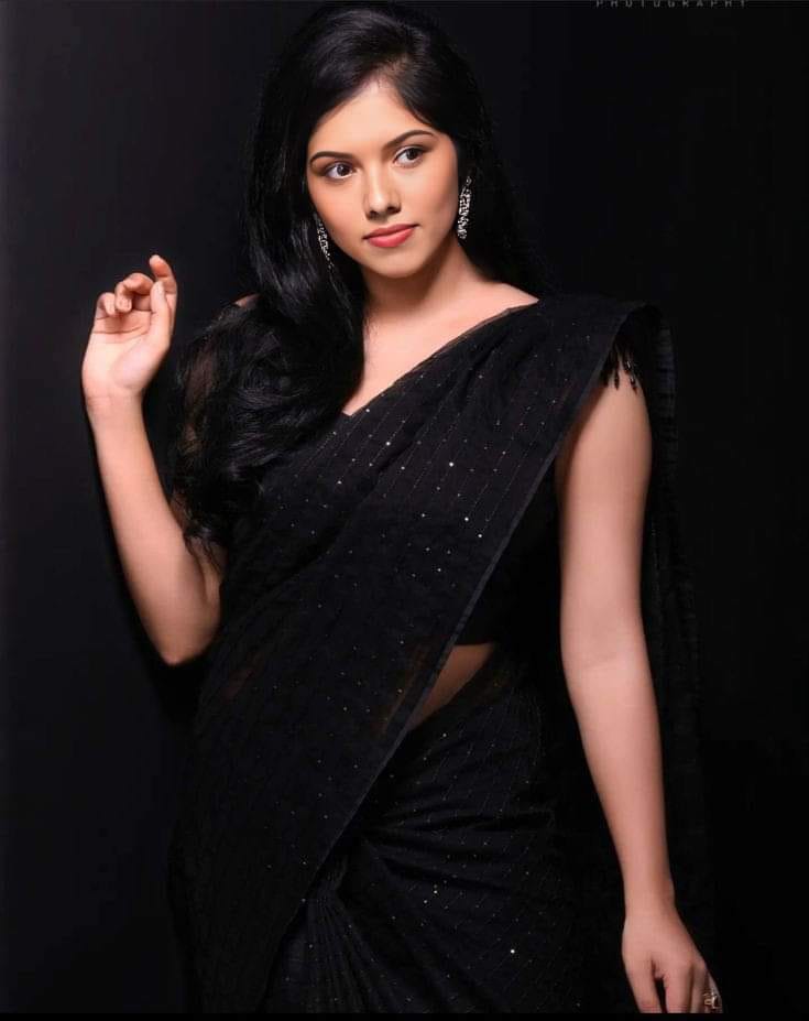 singer Nisha Upadhyay | Facebook