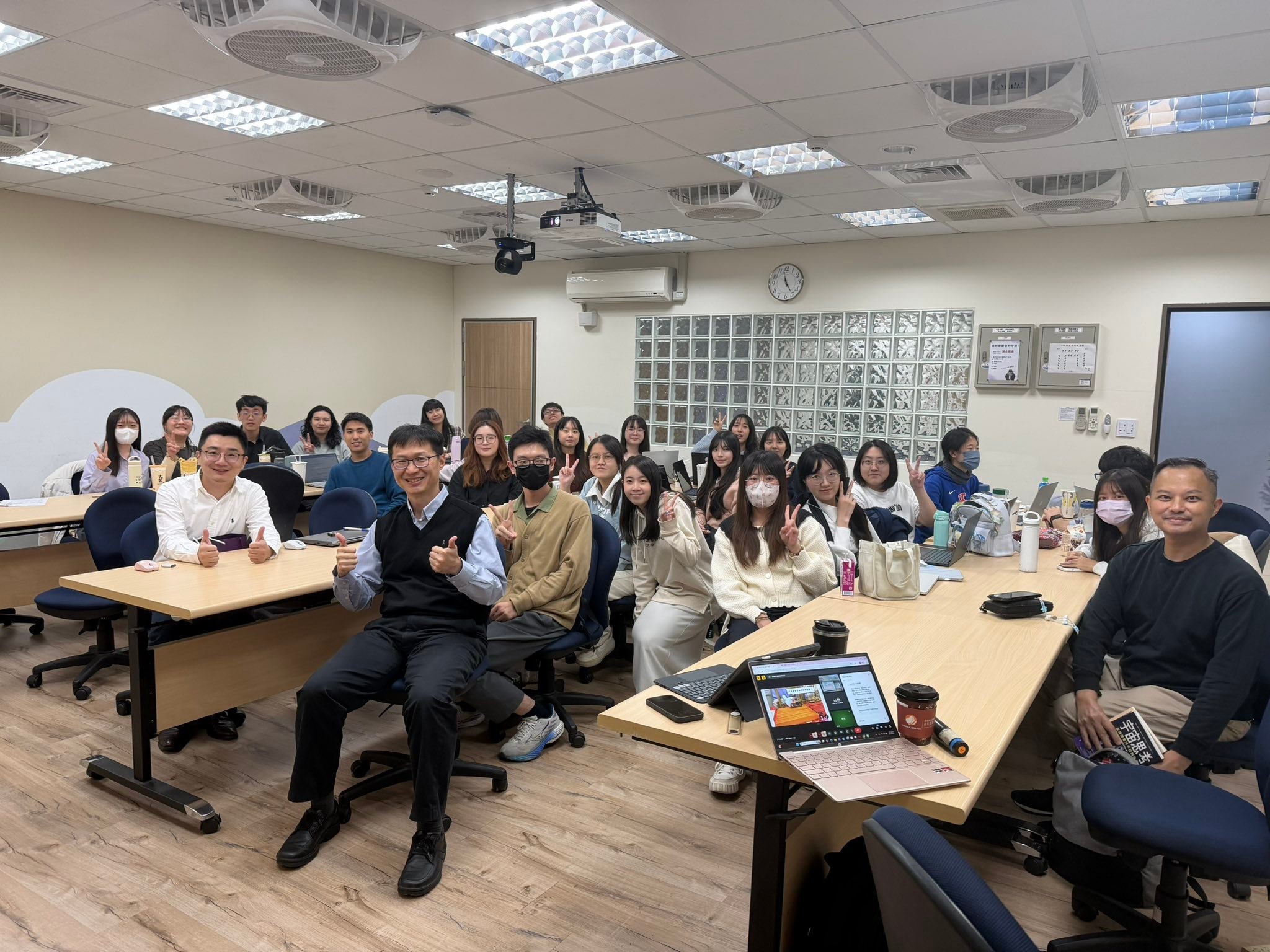 國立清華大學 學習科學與科技研究所 人文與科技講座