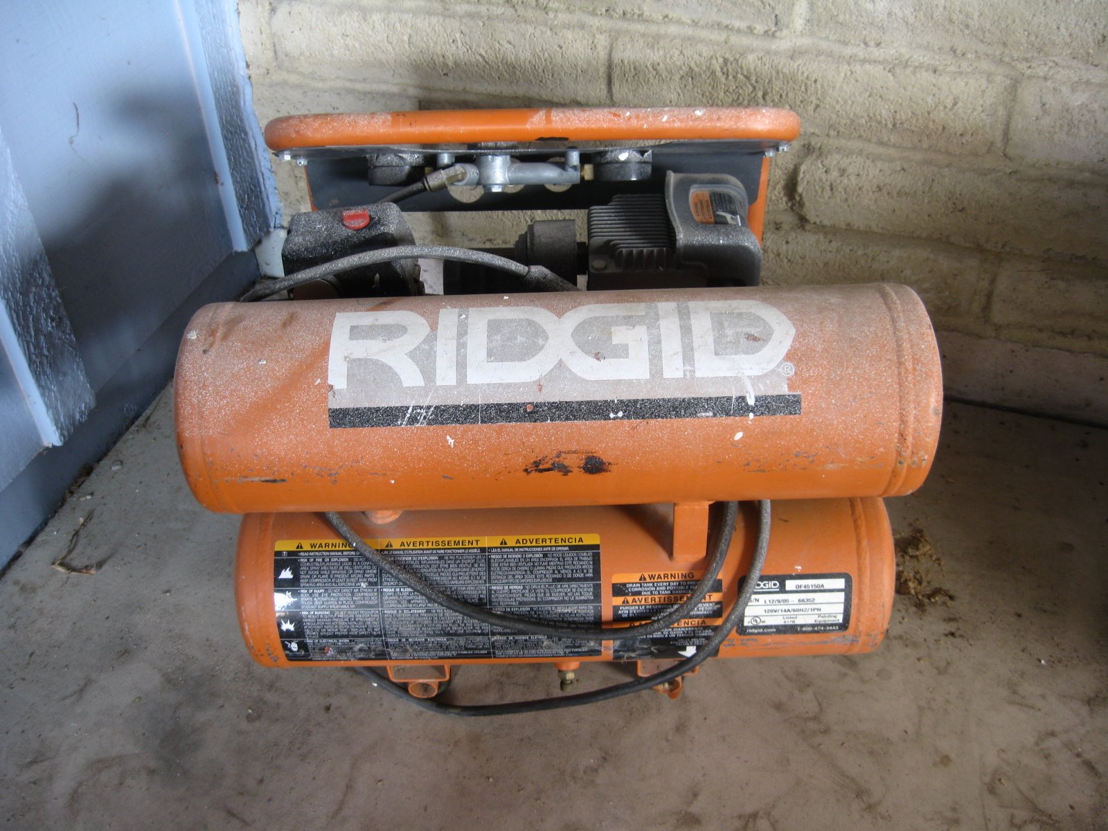 Ridgid Twin Stack Electric Portable 4.5 Gallon Oil Free Air Compressor ...