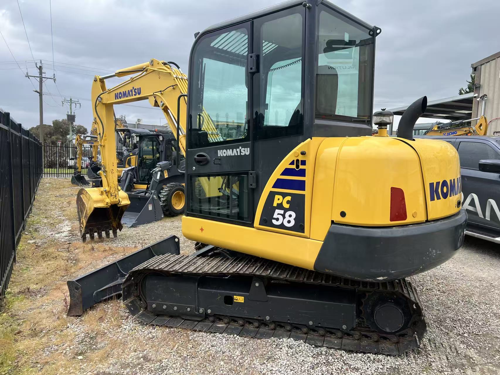 Used 2022 KOMATSU PC58 - 6-ton excavator Low 414 hours, quick