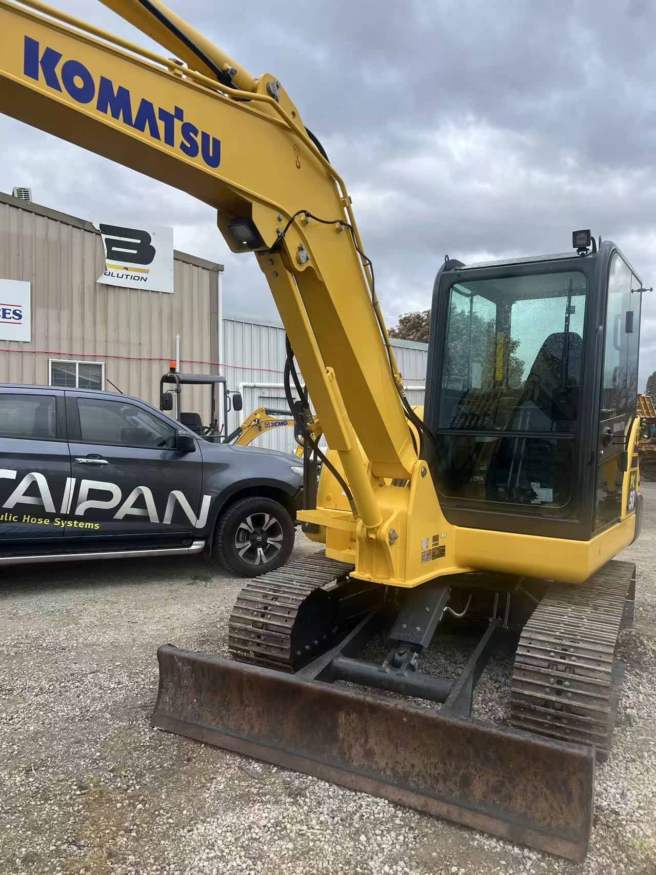 Used 2022 KOMATSU PC58 - 6-ton excavator Low 414 hours, quick