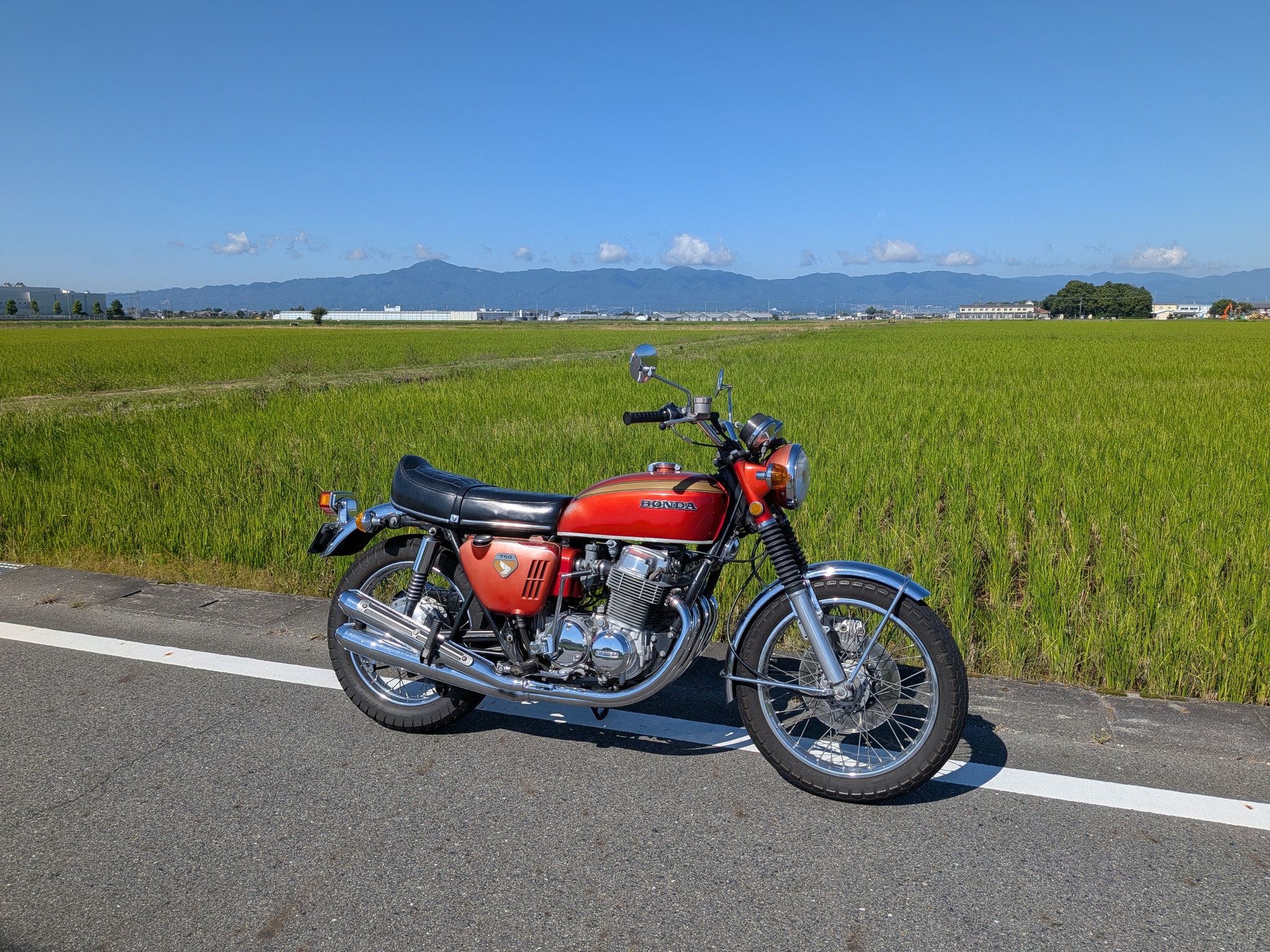 二輪工房 - そして道内では遊覧飛行機にも… セスナ206 この時は4人