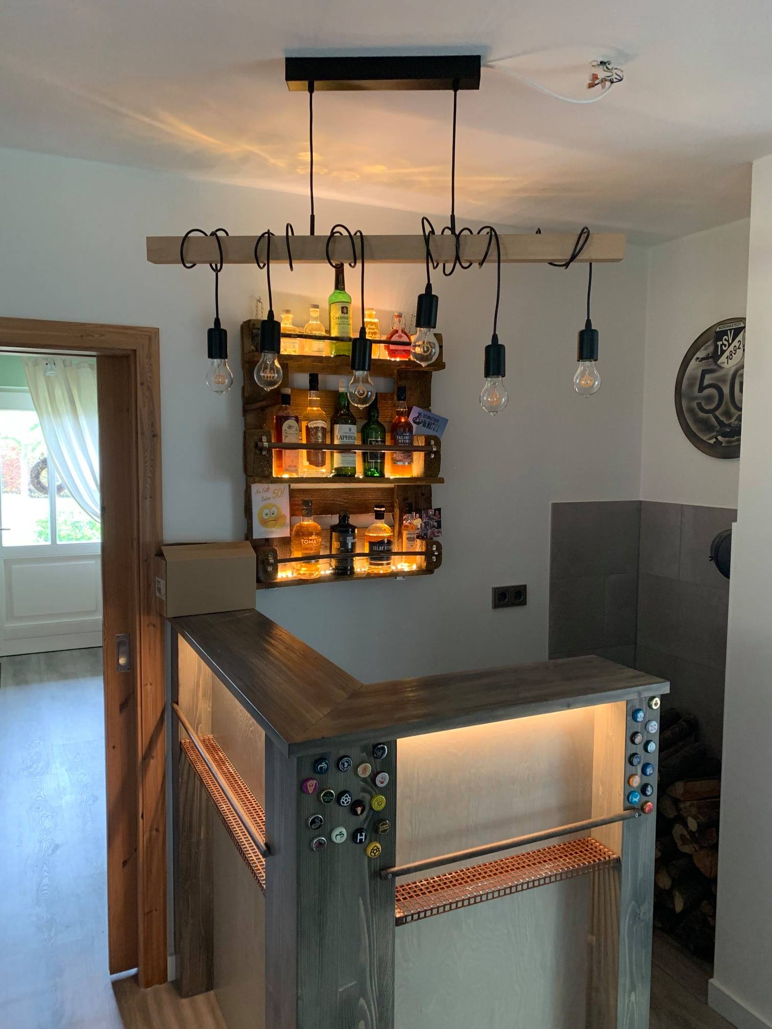 Tresenbeleuchtung mit indirekter LED Technik und Leuchten mit altem Muster 😁💡