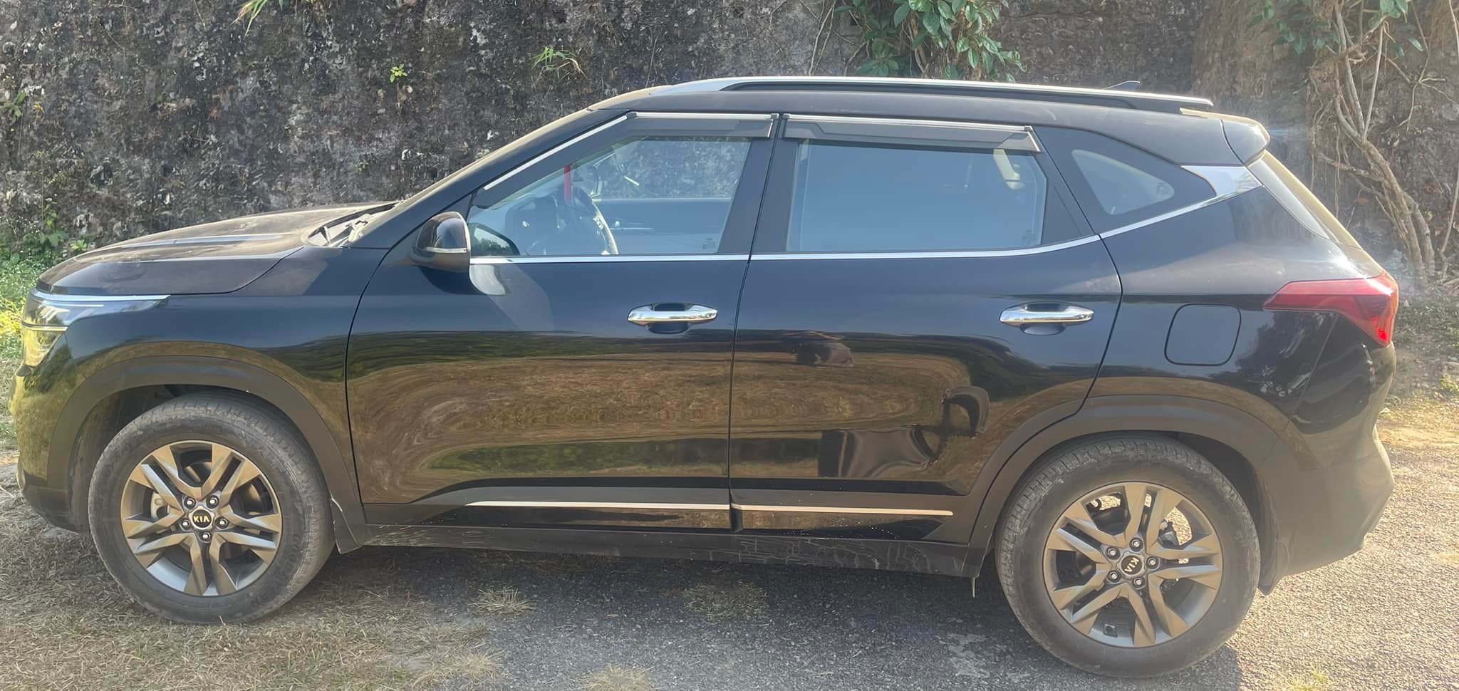 Kia Seltos - IVT ( sunroof) Model -Sept 2020 Km - 33500 Single