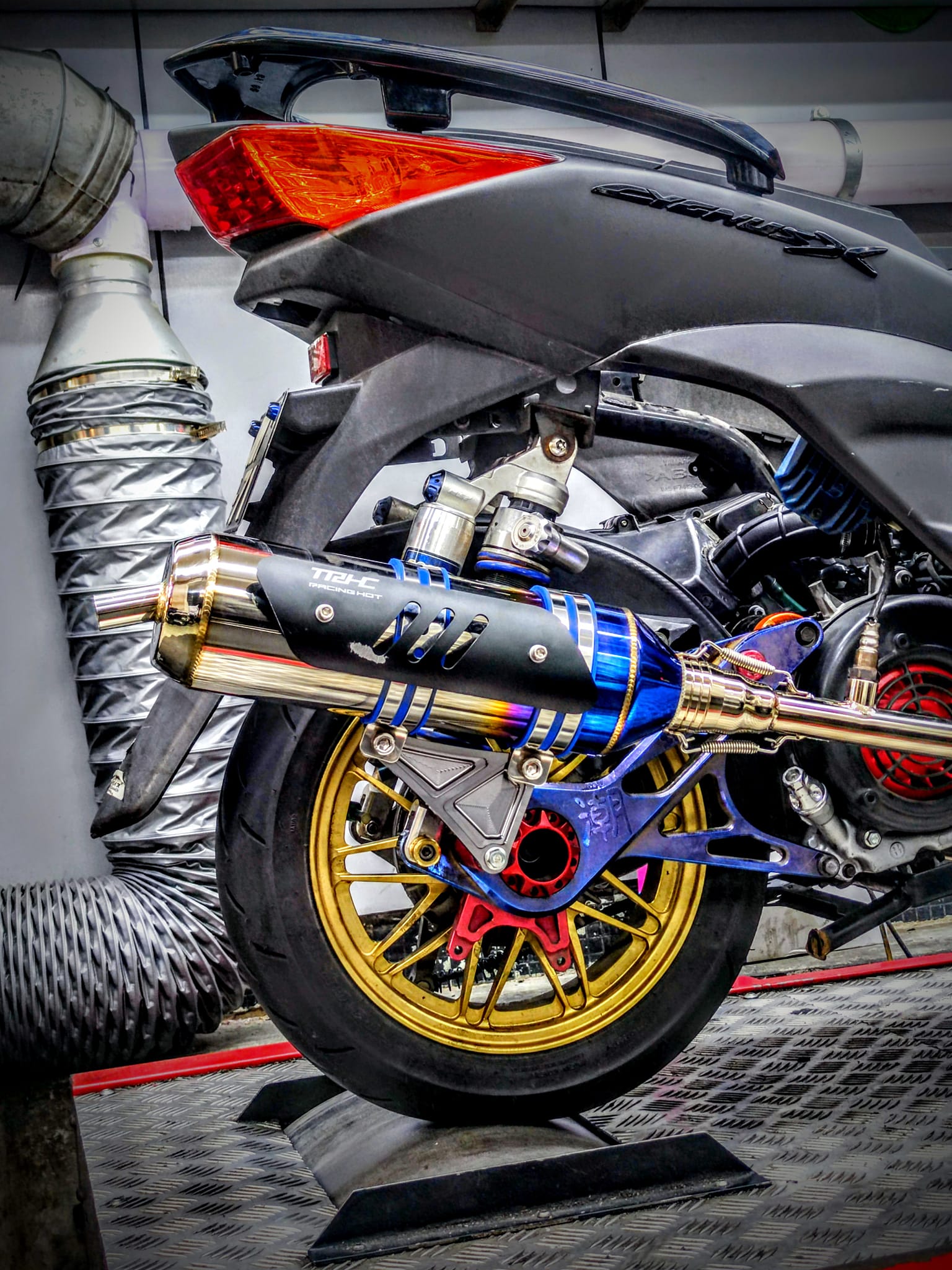 領域車業 - Yamaha CYGNUS X 3代 TRHC R19 鍍鈦排氣管💨💨💨 現貨有售歡迎到本店查詢 | Facebook