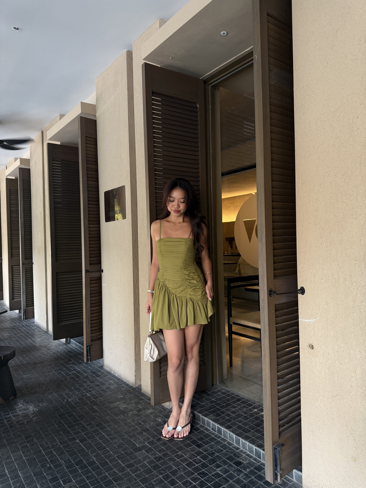 zalora green dress A figure-skimming mini with just enough ruching to make a little summer outfit moment out of the day. 💚✨ Shop H&M Now >> https://zalora .onelink.me/2N5O/greendress under50