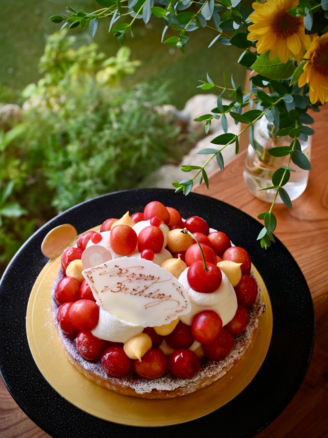 さくらんぼのタルトパイ】 本日は、さくらんぼの早生品種 「紅ゆたか