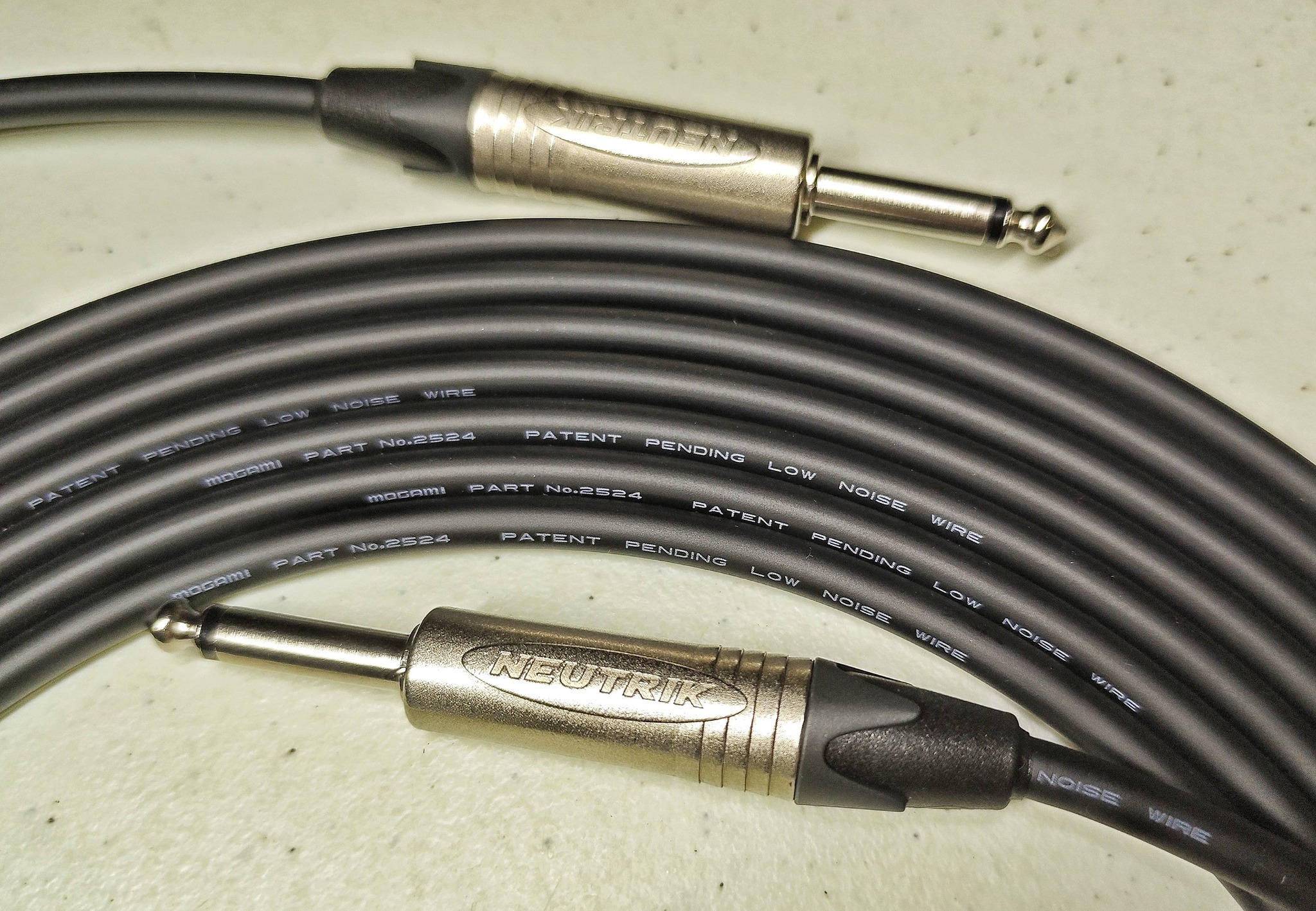 Mogami 2524 instrument cable with Neutrik NP2X TS plugs