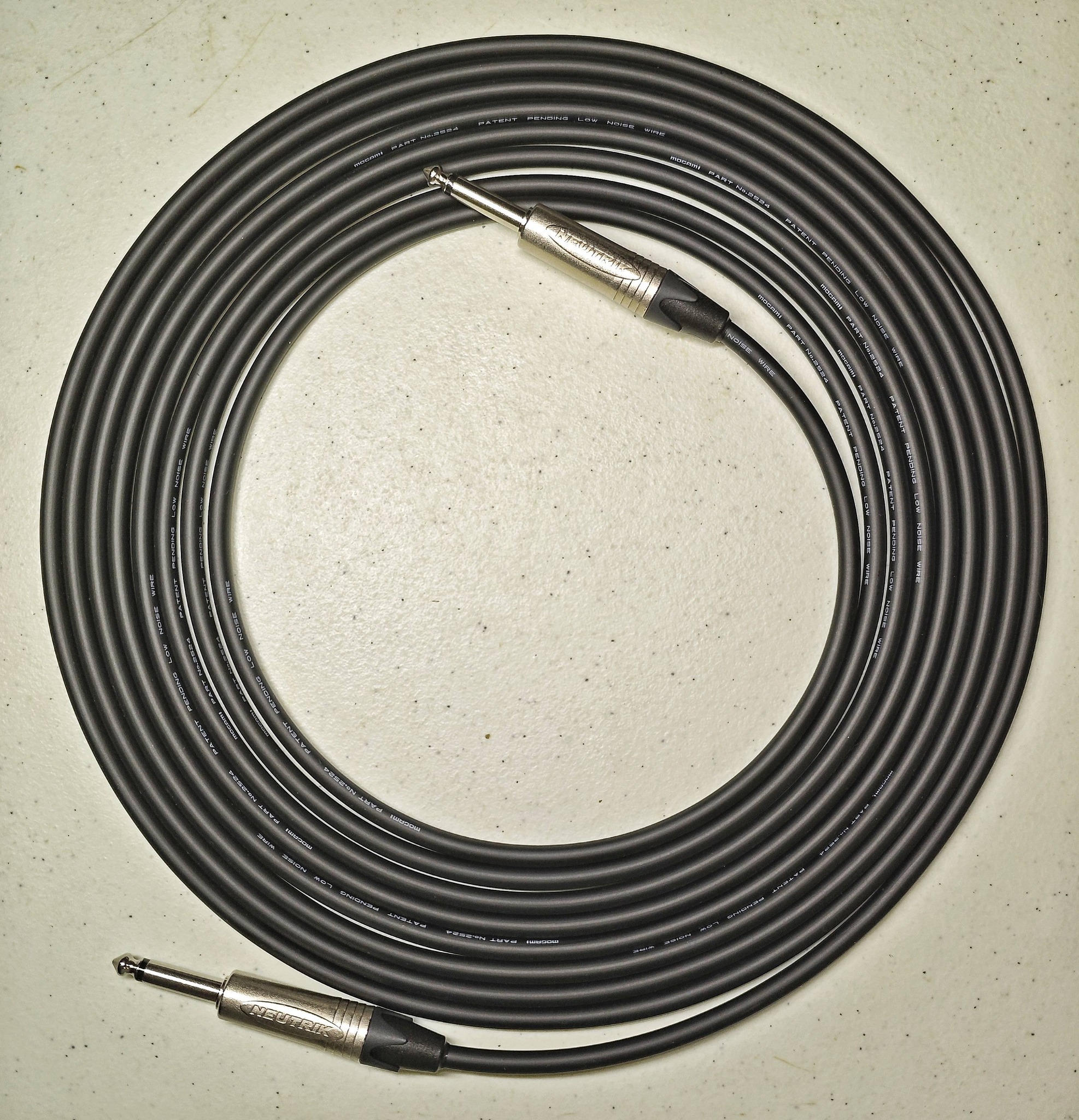 Mogami 2524 instrument cable with Neutrik NP2X TS plugs