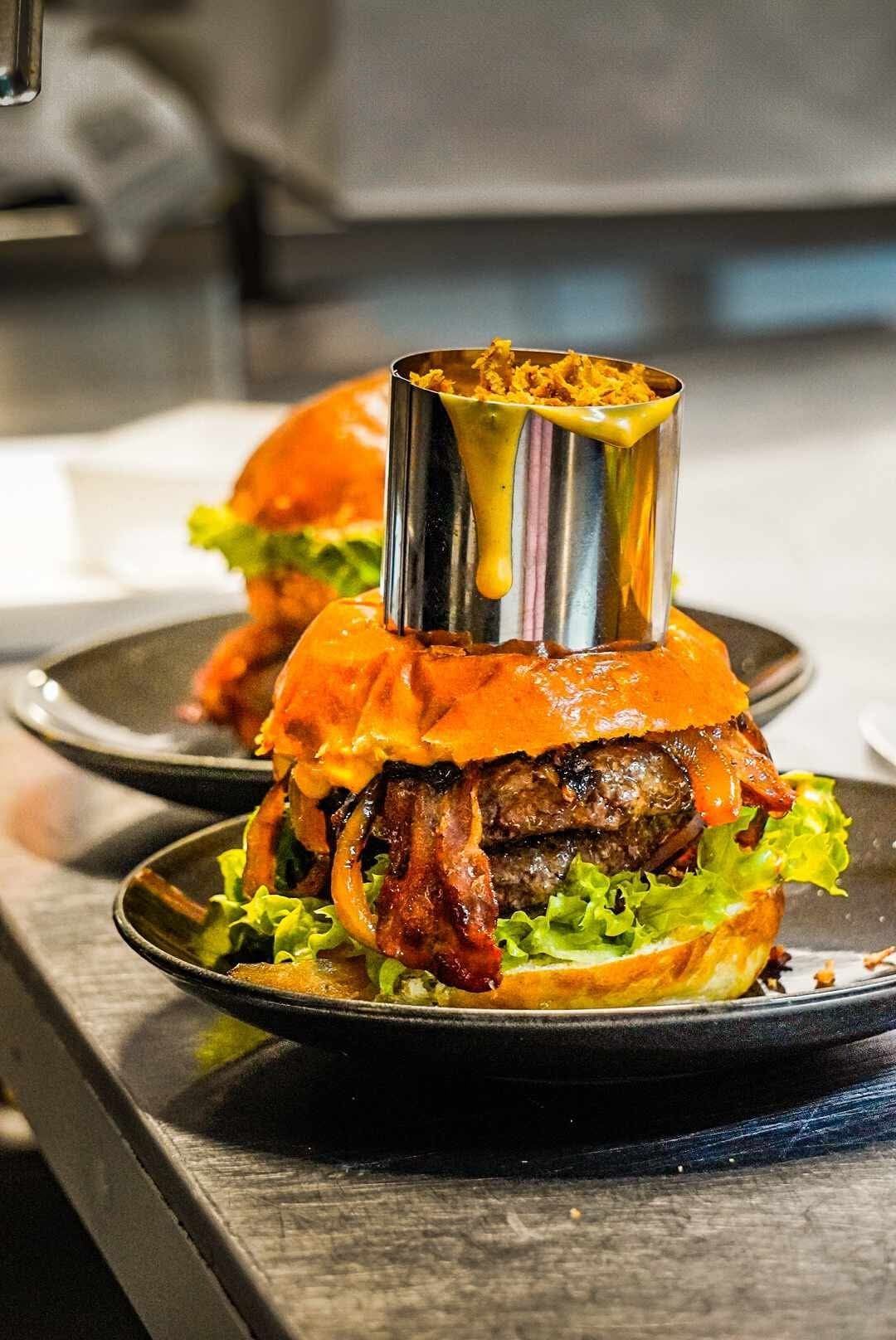 Cross'Frites - De quoi saliver en photos! 🤤🫠👌 💣🧀🍔 𝙏𝙃𝙀 𝘾𝙃𝙀𝘿𝘿𝘼𝙍 𝘽𝙊𝙈𝘽 🍔🧀💣 ...
