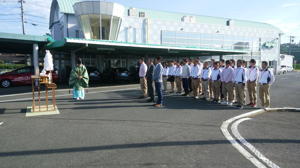 虹の松原自動車学校 おはようございます アクセラａｔと大型二輪の新車が入りました Facebook