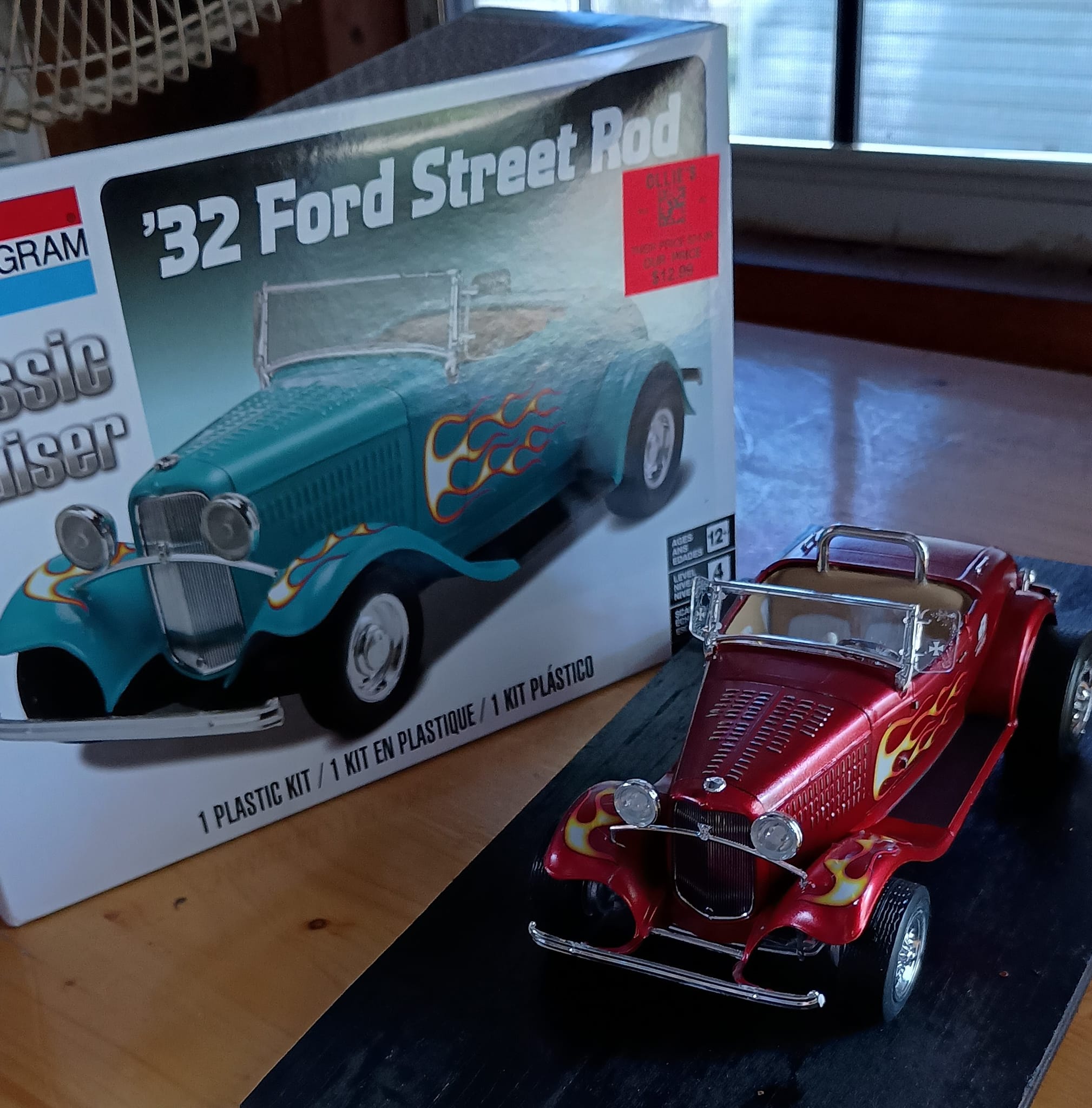 Building a 1932 Ford Street Rod model kit with custom details