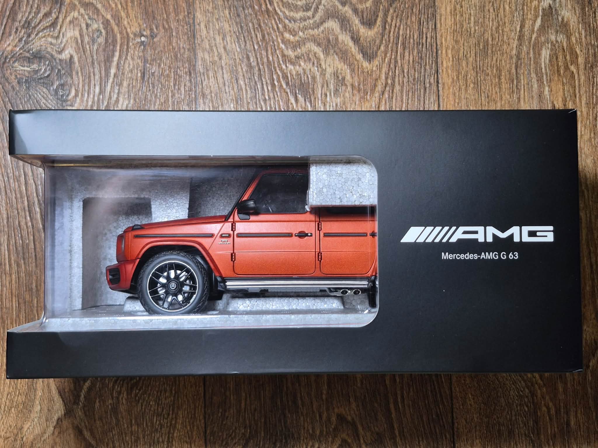 ミニチャンプス　メルセデス　ベンツ　AMG G63 1/18 ミニカー オレンジ Minichamps Dealer Edition 1/18 🛞✓ Mercedes-benz AMG G63 Orange