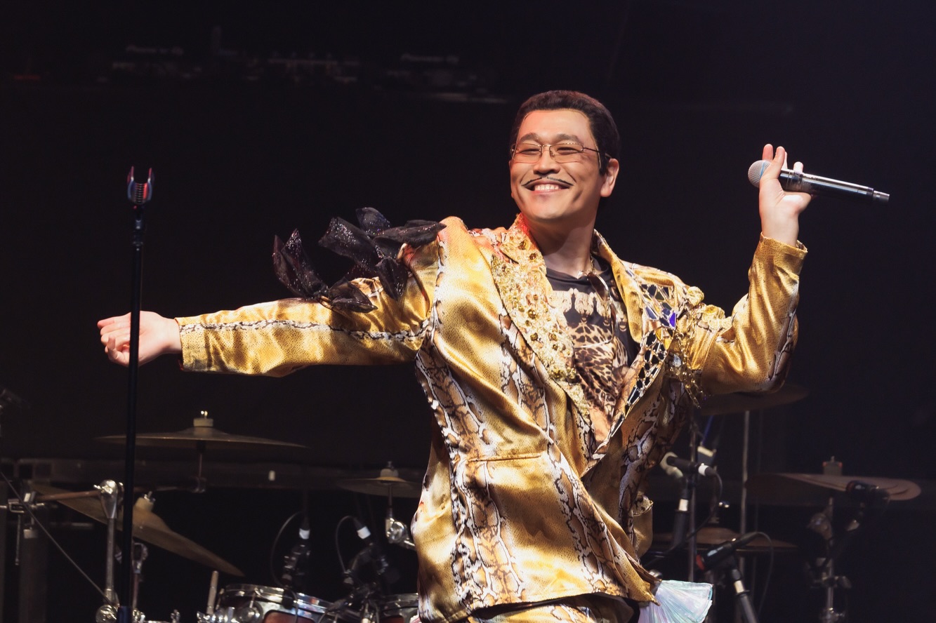 タレント・お笑い芸人 PIKOTARO.Autographed PPAP PHOTO T-shirt