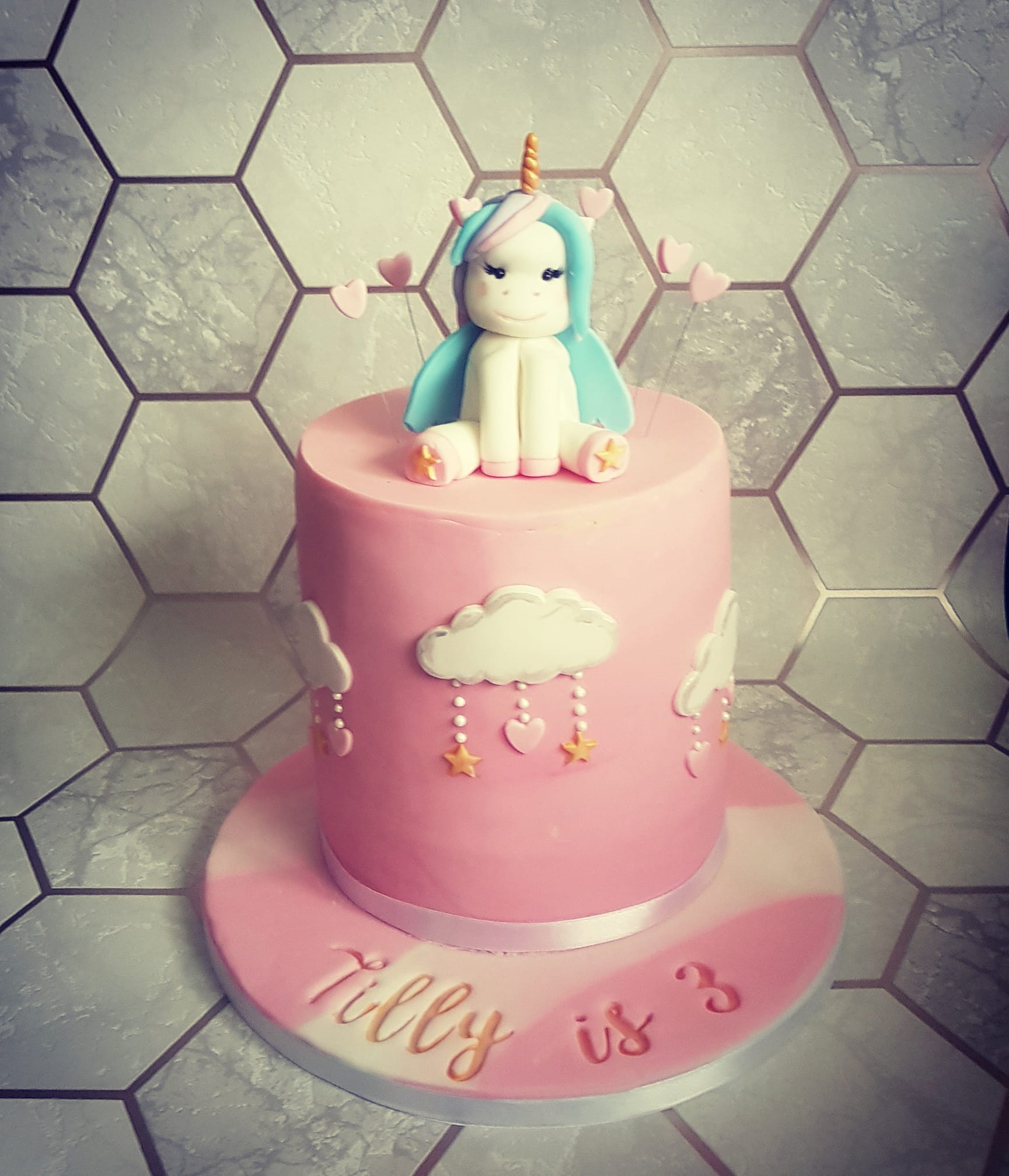 🦄 Tilly is 3 🦄 6inch high vanilla... - Thecakehouse_byaimee | Facebook