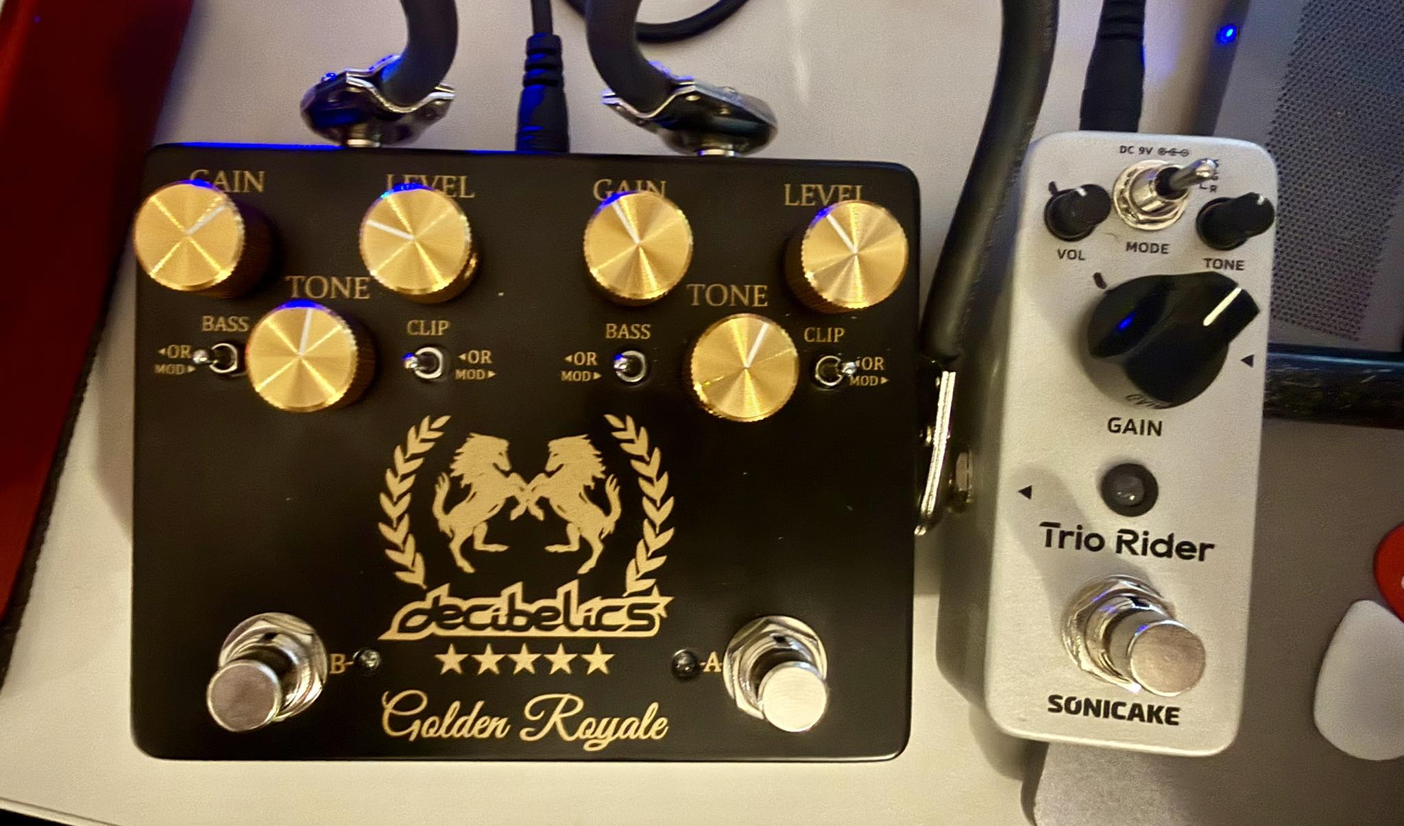How does the Dam Sonic Titan compare to the Acapulco Gold?