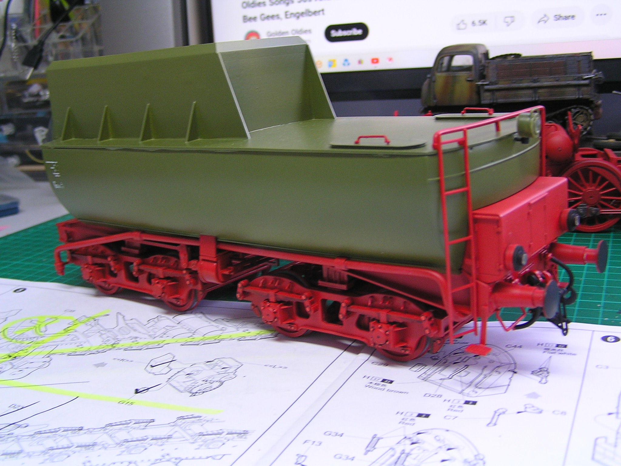 Building a 1/35 Trumpeter Kriegslokomotive BR 52 condensing tender