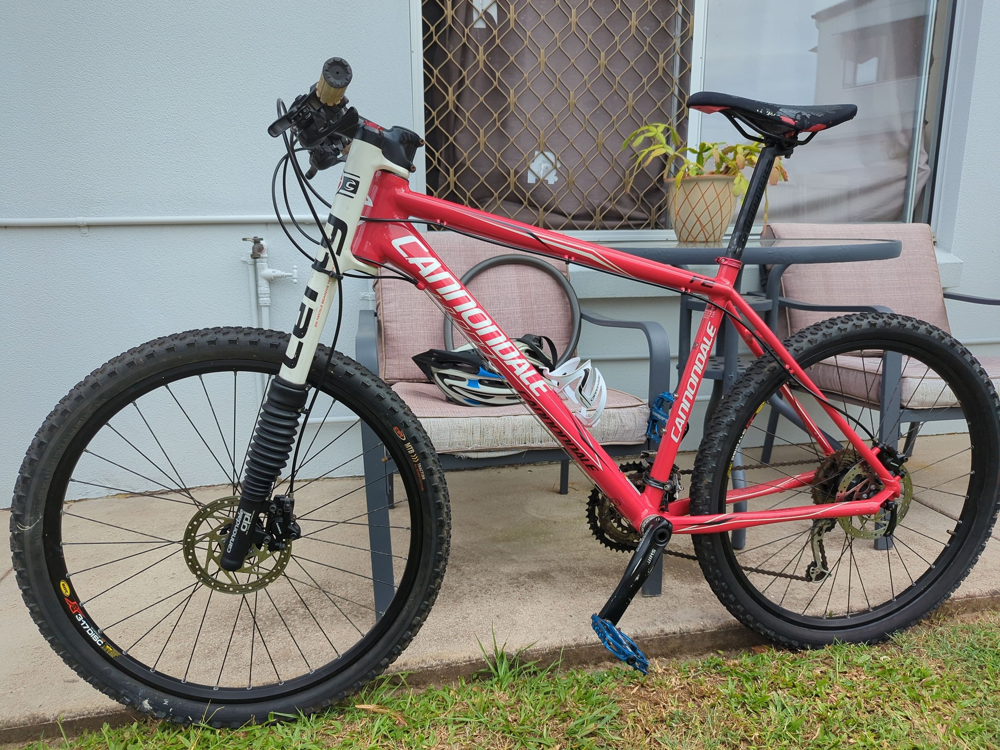 Cannondale Lefty Flash F2 in specific color?