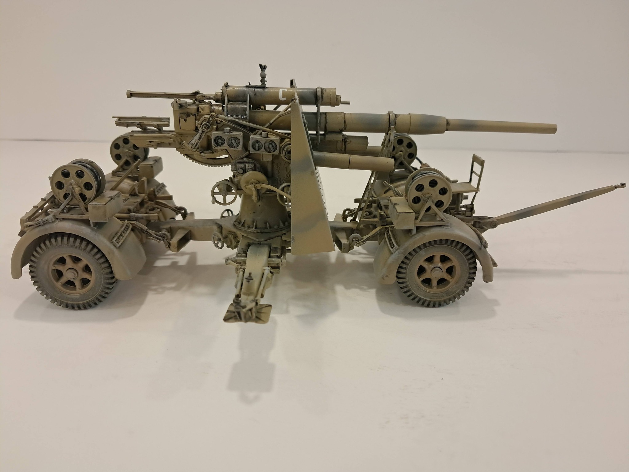German 88mm/8.8cm Flak 37 Gun (Dragon 1/35) sorry no know author .