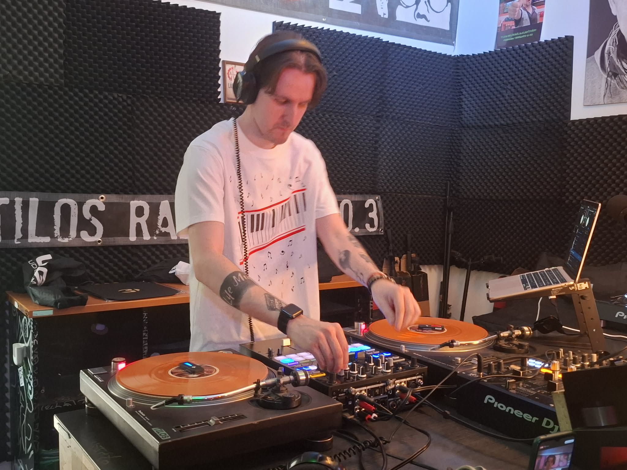 Dj Brainflow live in the studio