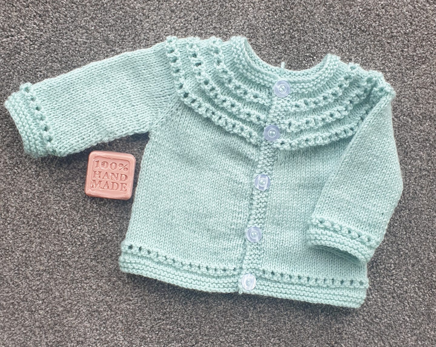 Cardigan Tricoté Main Helen McCabe En Coton Lavande - Taille M, Neuf Avec étiquette, Coupe Regular