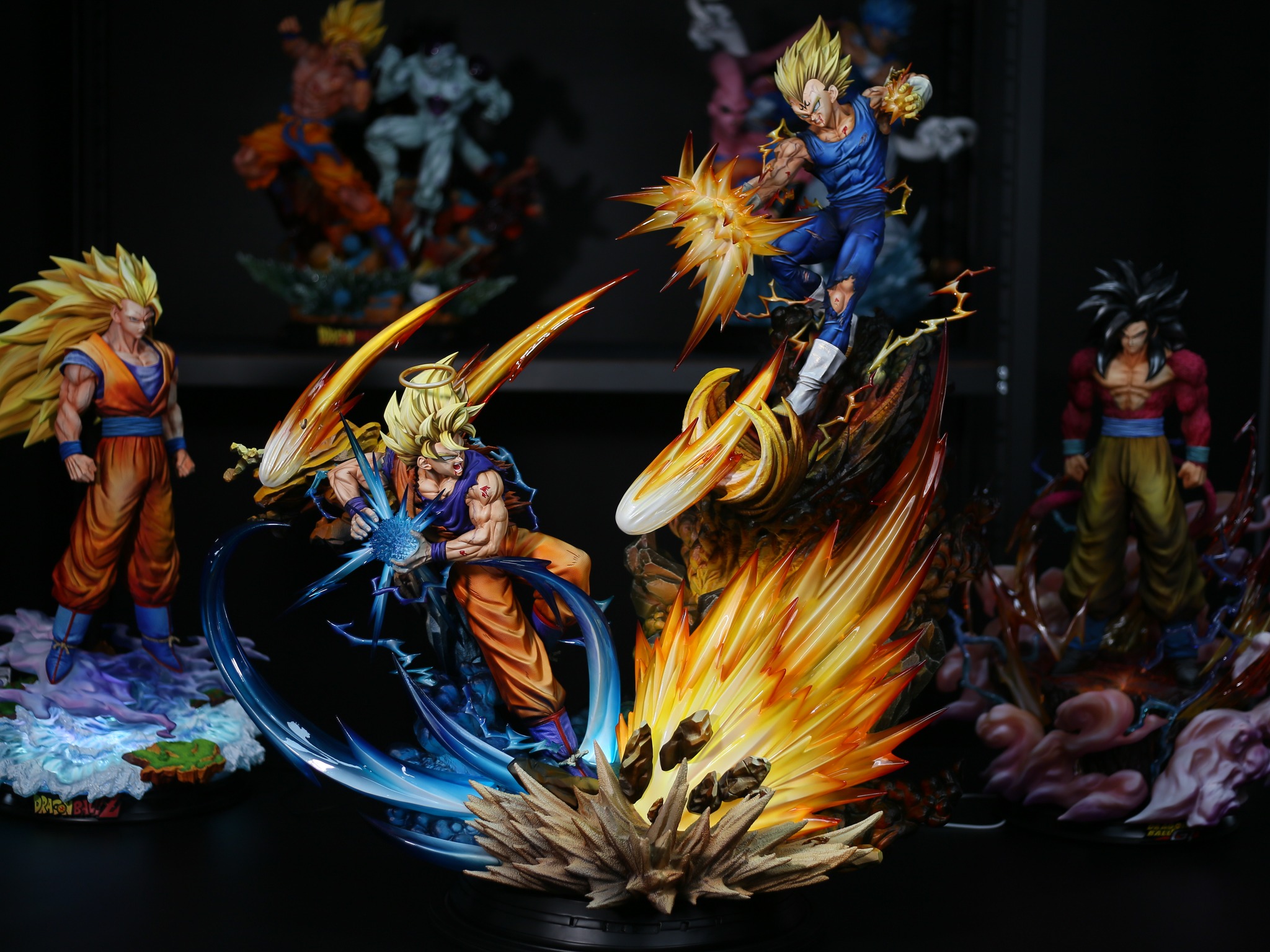 KD Collectibles – Collectibles SS2 Goku VS SS2 Majin Vegeta